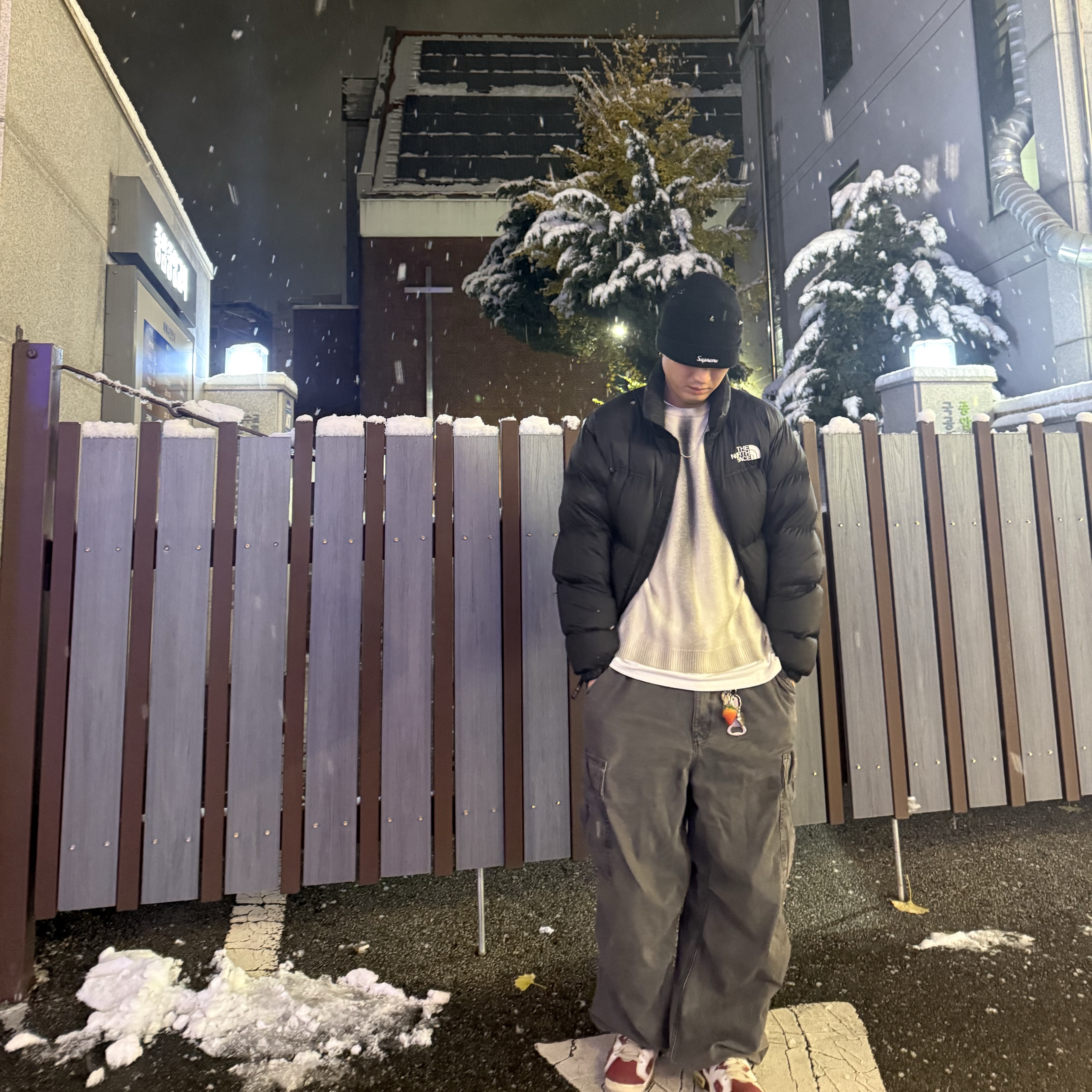 Supreme Tiger Keychain Silver - 24FW, Supreme Bottle Opener Keychain Silver - 24FW 착용 스타일