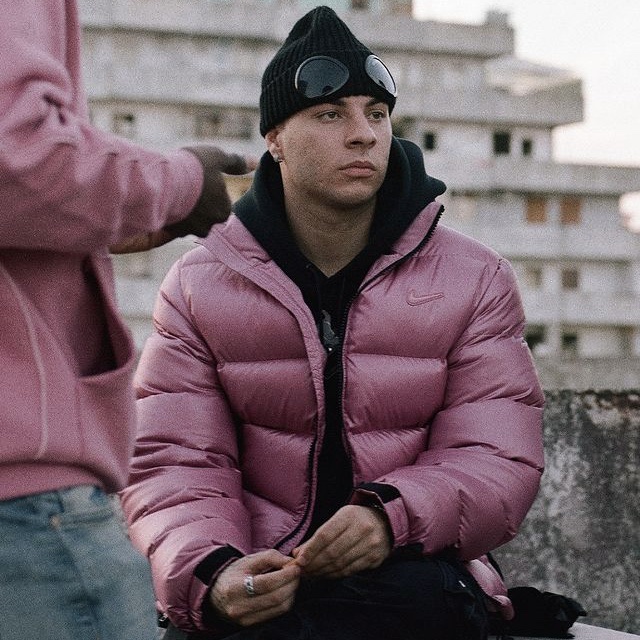 Nike x Drake Nocta Sunset Puffer Jacket Desert Berry Elemental Pink (FN8196-667), Nike x Drake Nocta Sunset Puffer Jacket Mica Green Cyber (FN8196-330) 착용 스타일 - 1