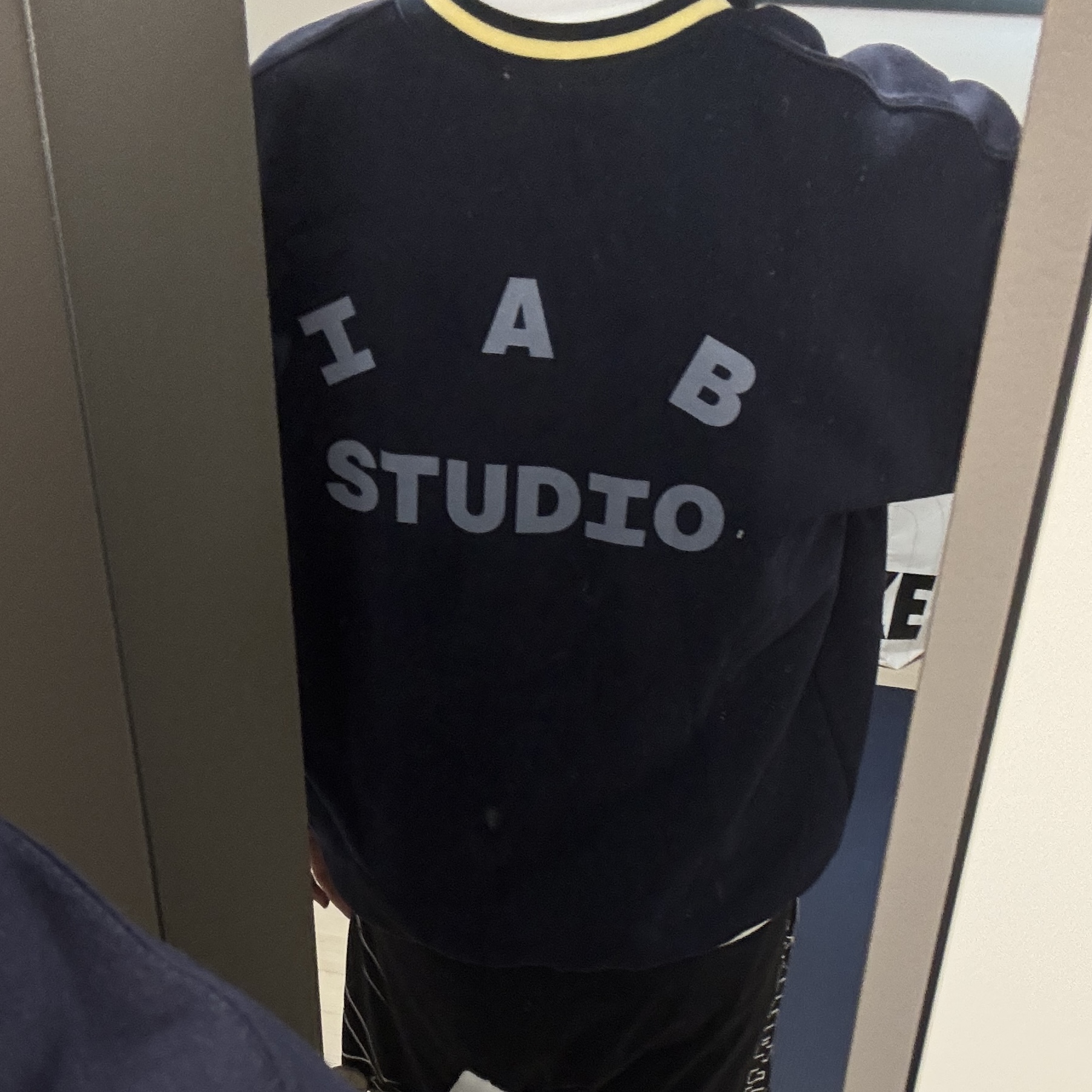 IAB Studio x Arcane Piltover Sweatshirt Navy Dove Blue 착용 스타일 - 2
