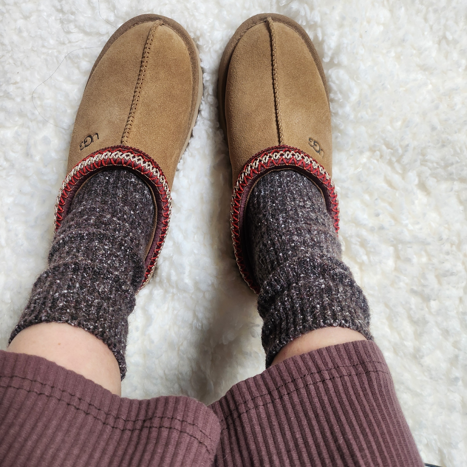 (W) UGG Tazz Slipper Chestnut 착용 스타일