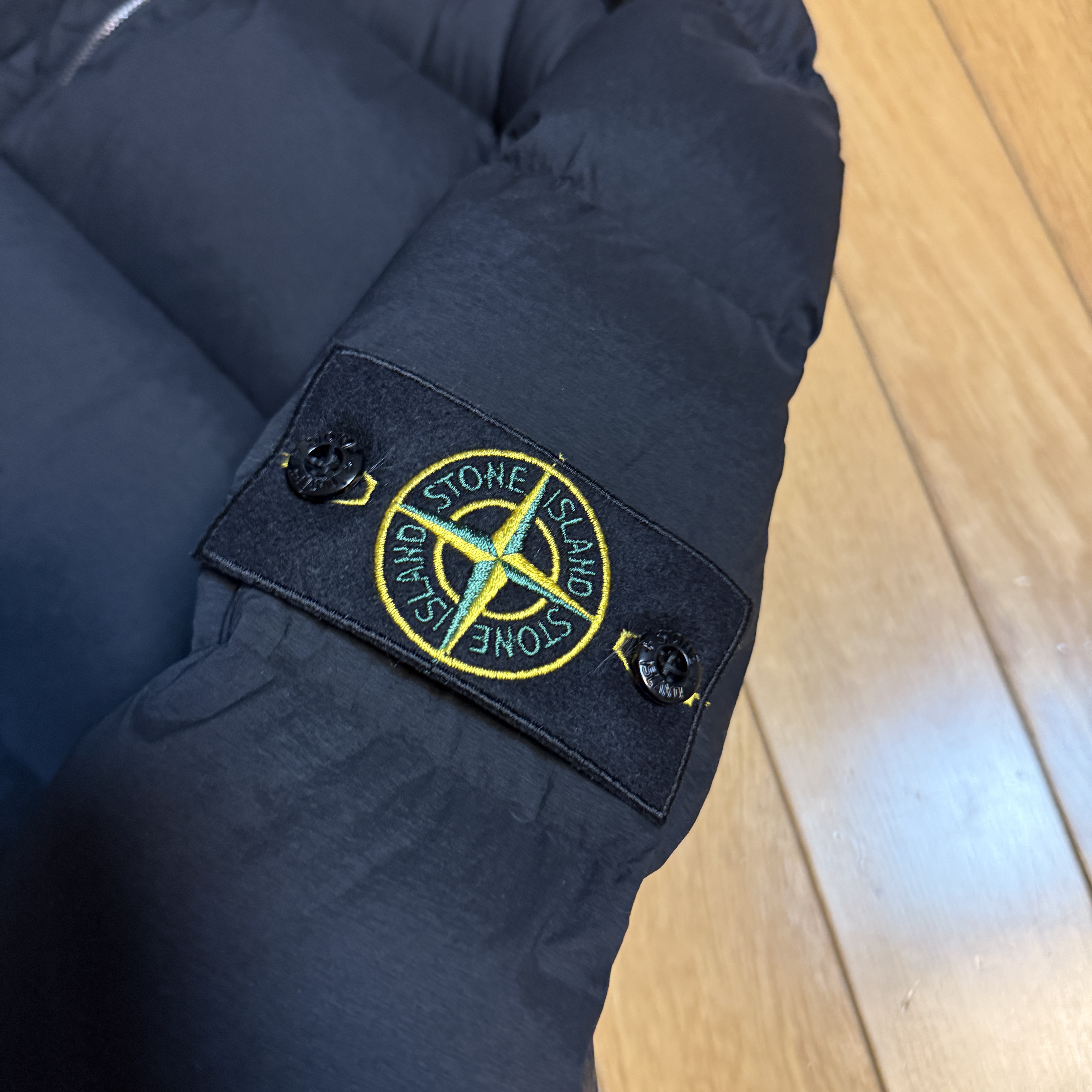 Stone Island 43028 Seamless Tunnel Nylon Down-TC Anti Drop Down Blouson Black - 24FW 착용 스타일 - 2