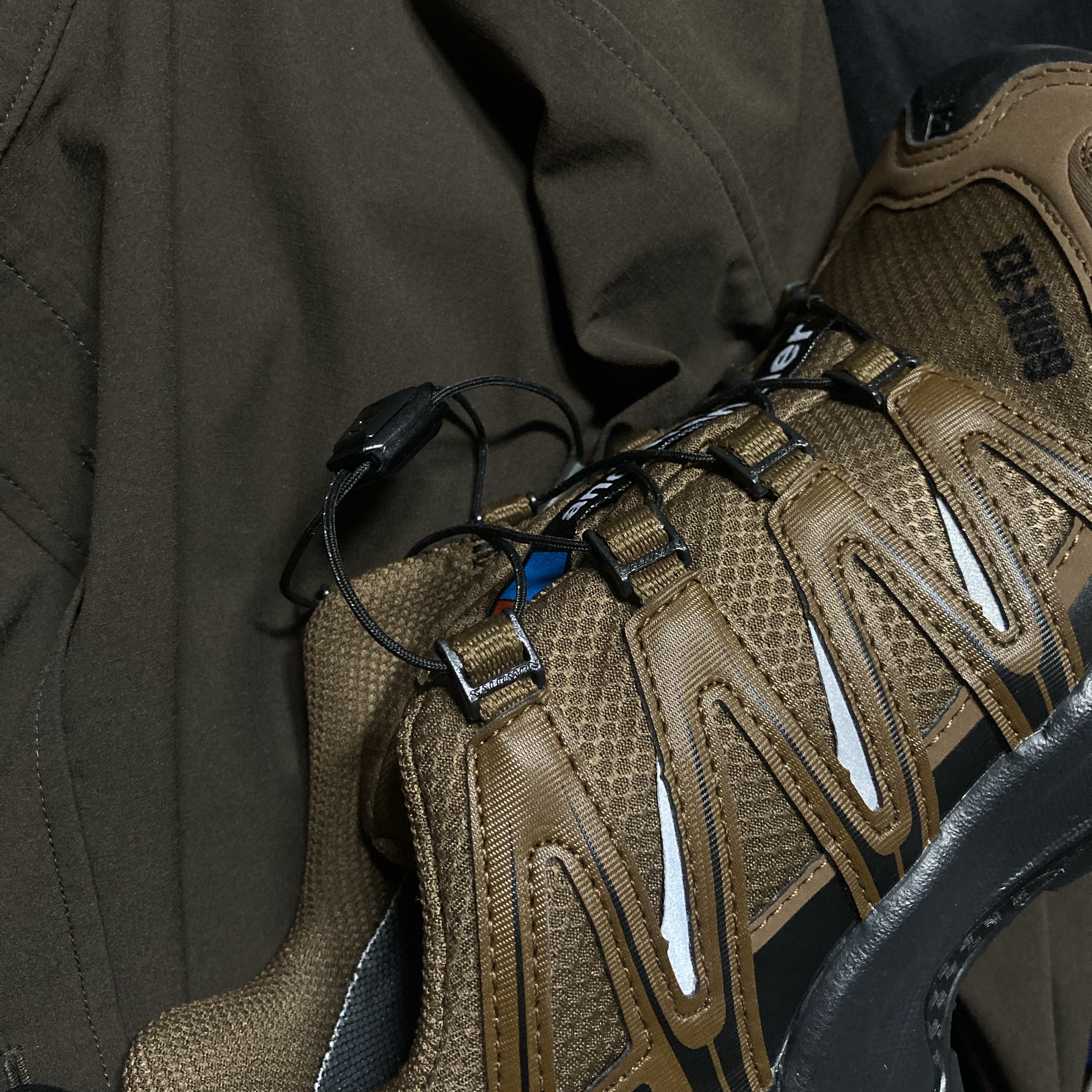 Barbour Bedale Wax Jacket Black, Salomon x And Wander XA Pro 3D Gore-Tex Brown 착용 스타일 - 2