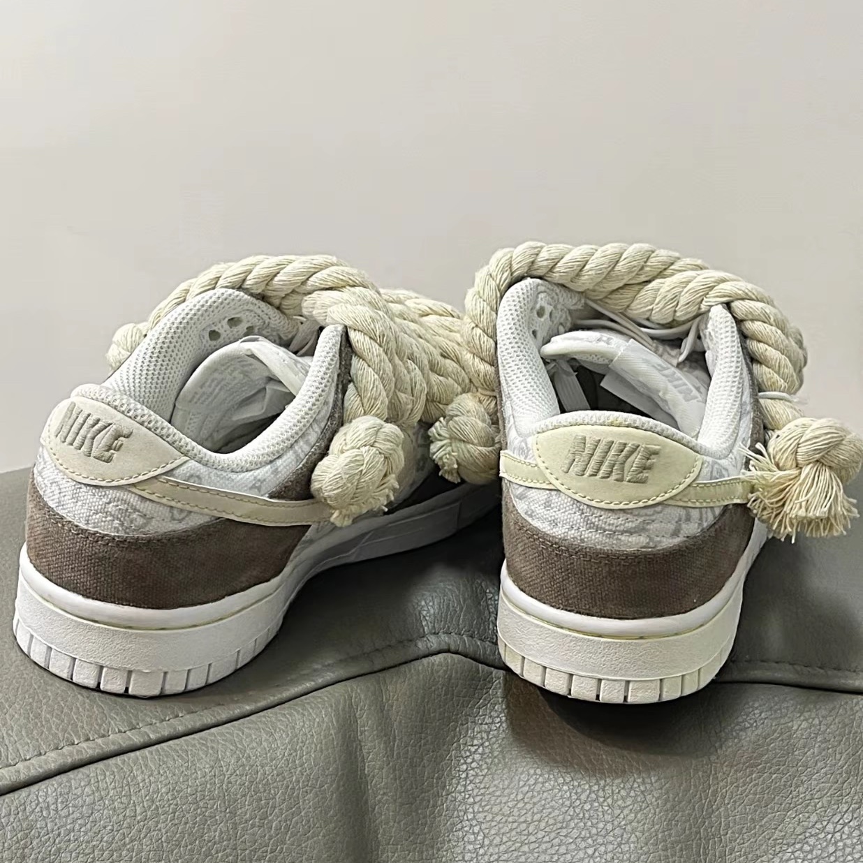 (W) Nike Dunk Low Essential White Paisley 착용 스타일 - 1
