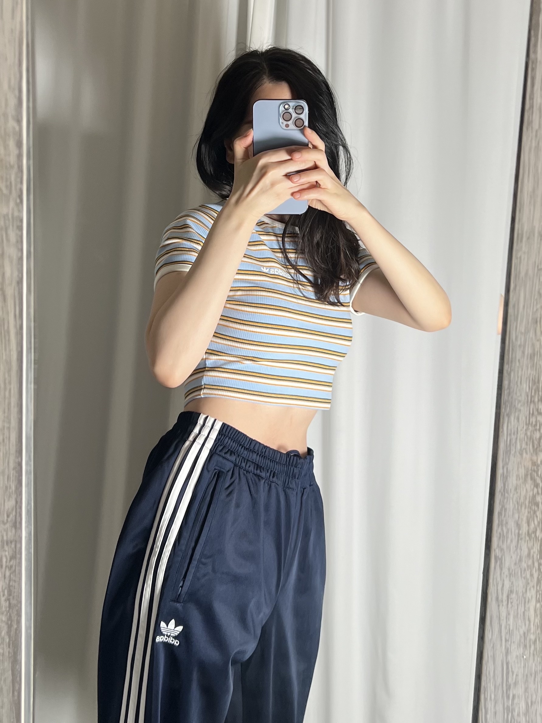 Adidas Adicolor Classics Firebird Track Pants Night Indigo - US Sizing, (W) Adidas 80s Rib Stripe Baby T-Shirt Multicolor Clear Sky - US Sizing 착용 스타일 - 1