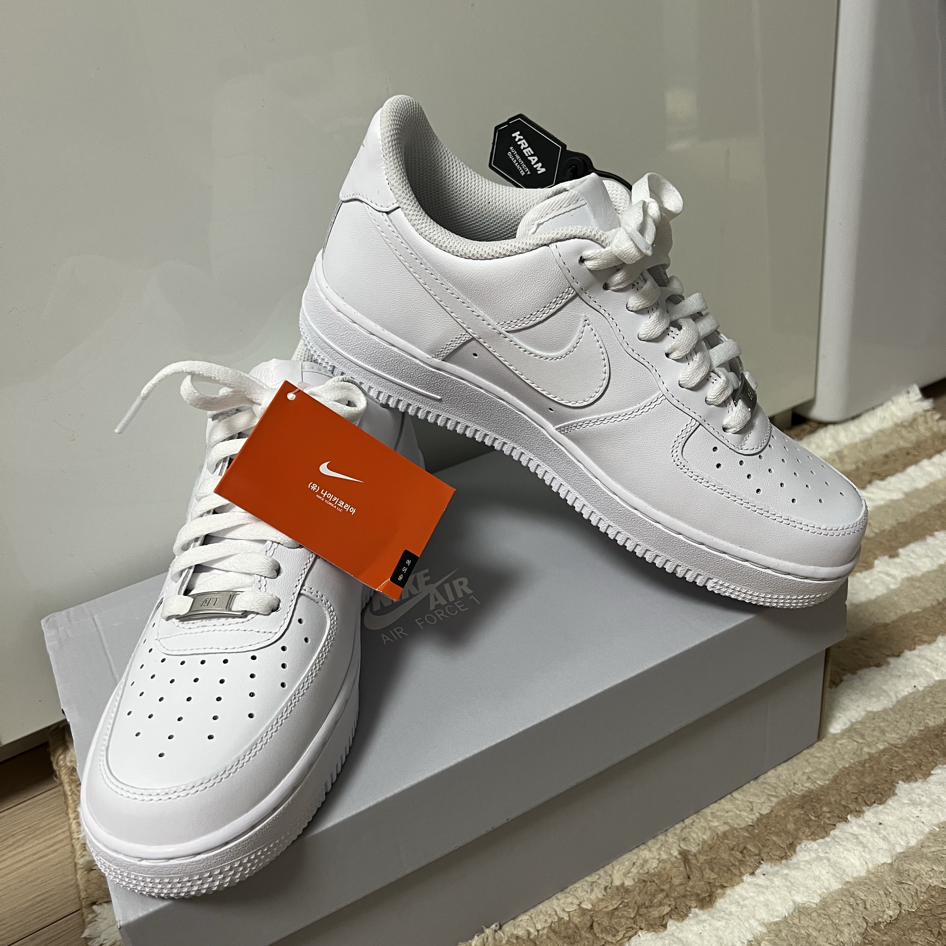 Nike Air Force 1 '07 Low White 착용 스타일 - 2