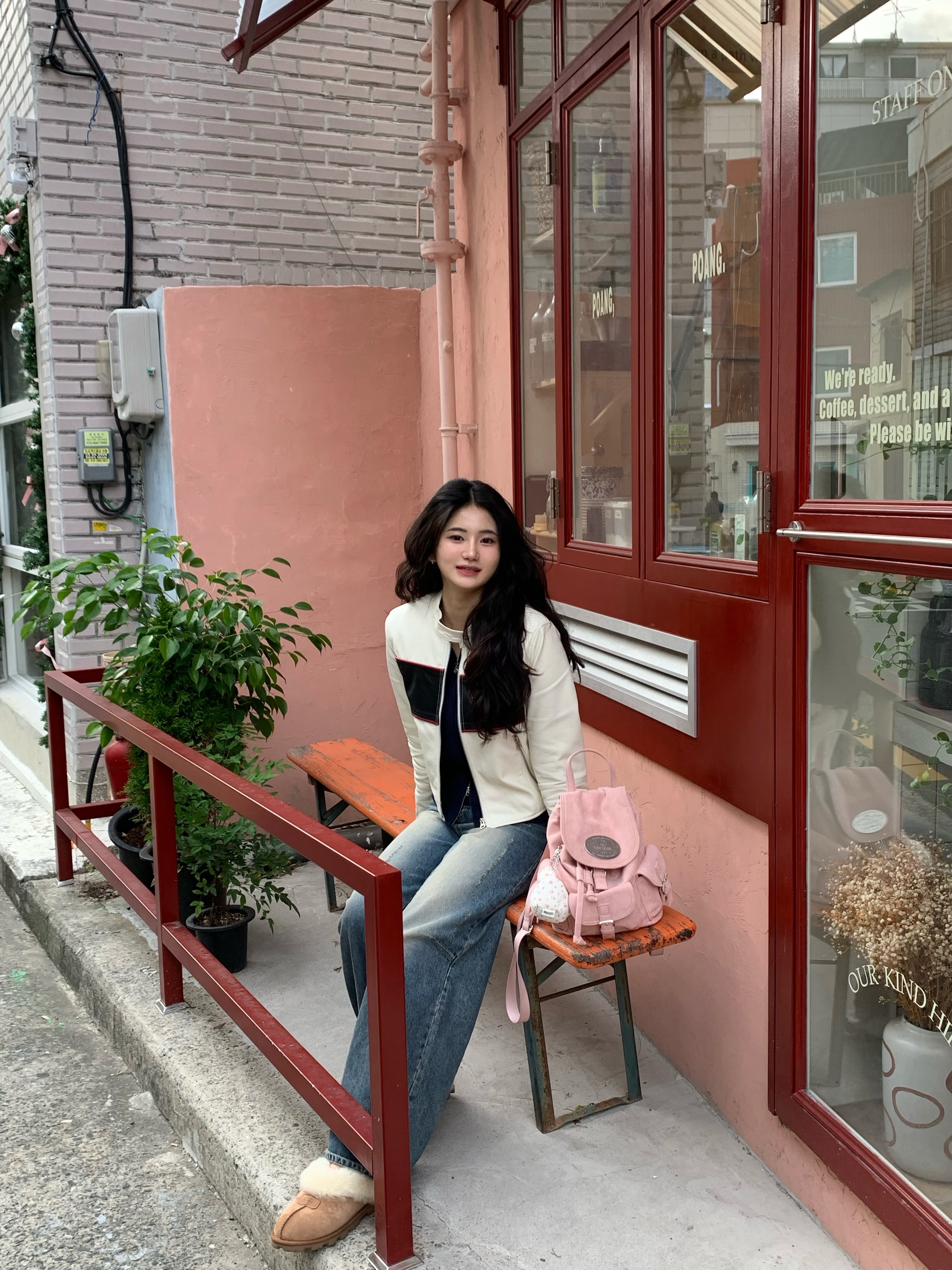 LOTS YOU Nostalgia Chubby Backpack Brown, [예약 배송] LOTS YOU Nostalgia Chubby Backpack Pink 착용 스타일 - 4