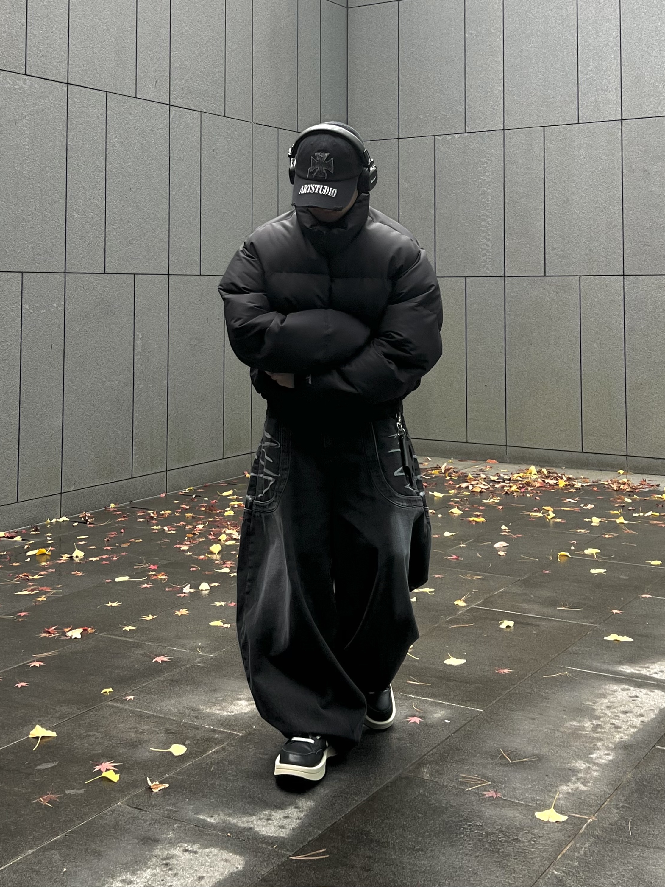 Undermycar Mu.15 Anti Fxxking Logo Play Triple Logo Crop Padding Jacket Black 착용 스타일 - 2