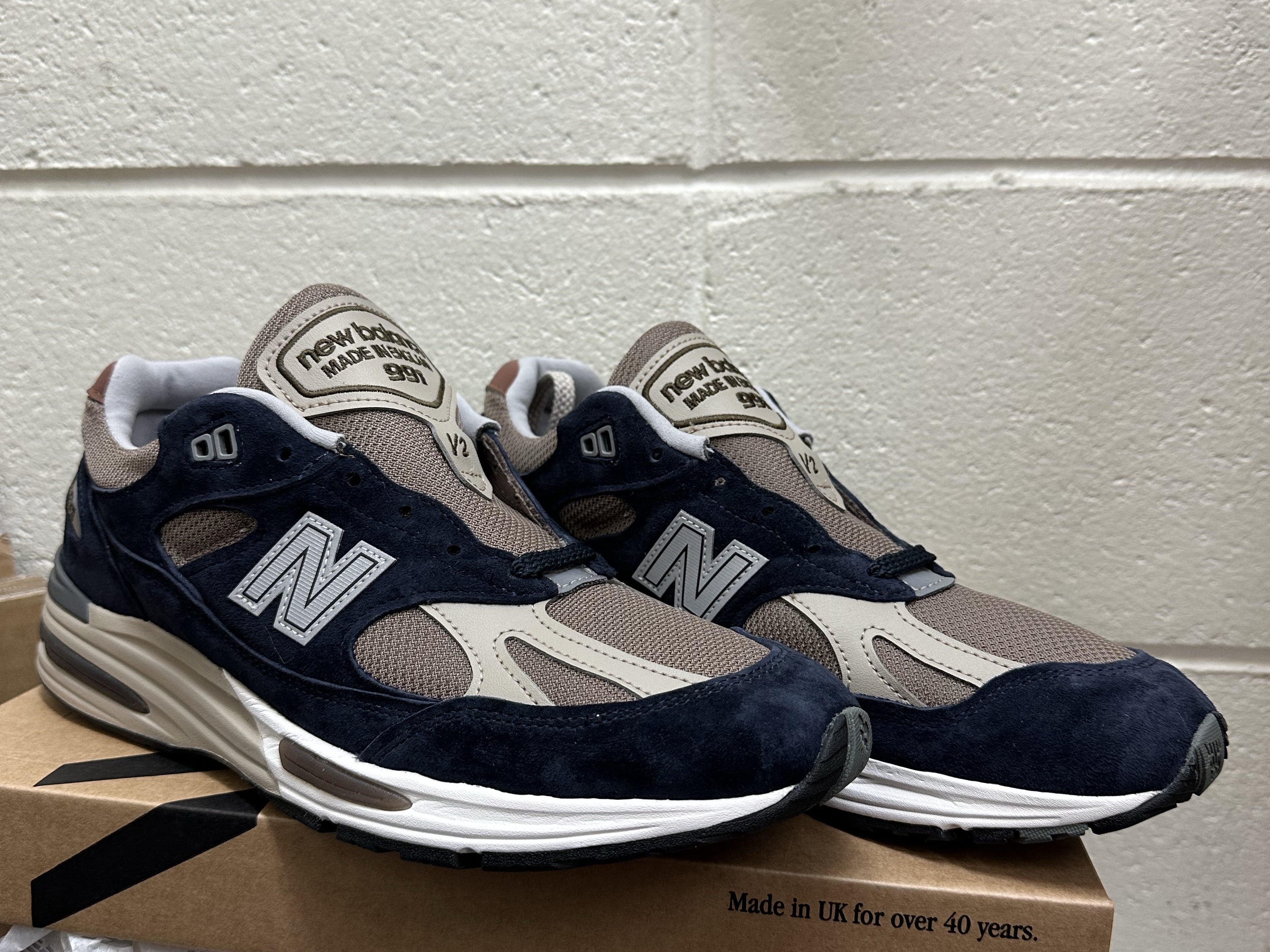 New Balance 991v2 Made in UK After Midnight Sepia Tint 착용 스타일