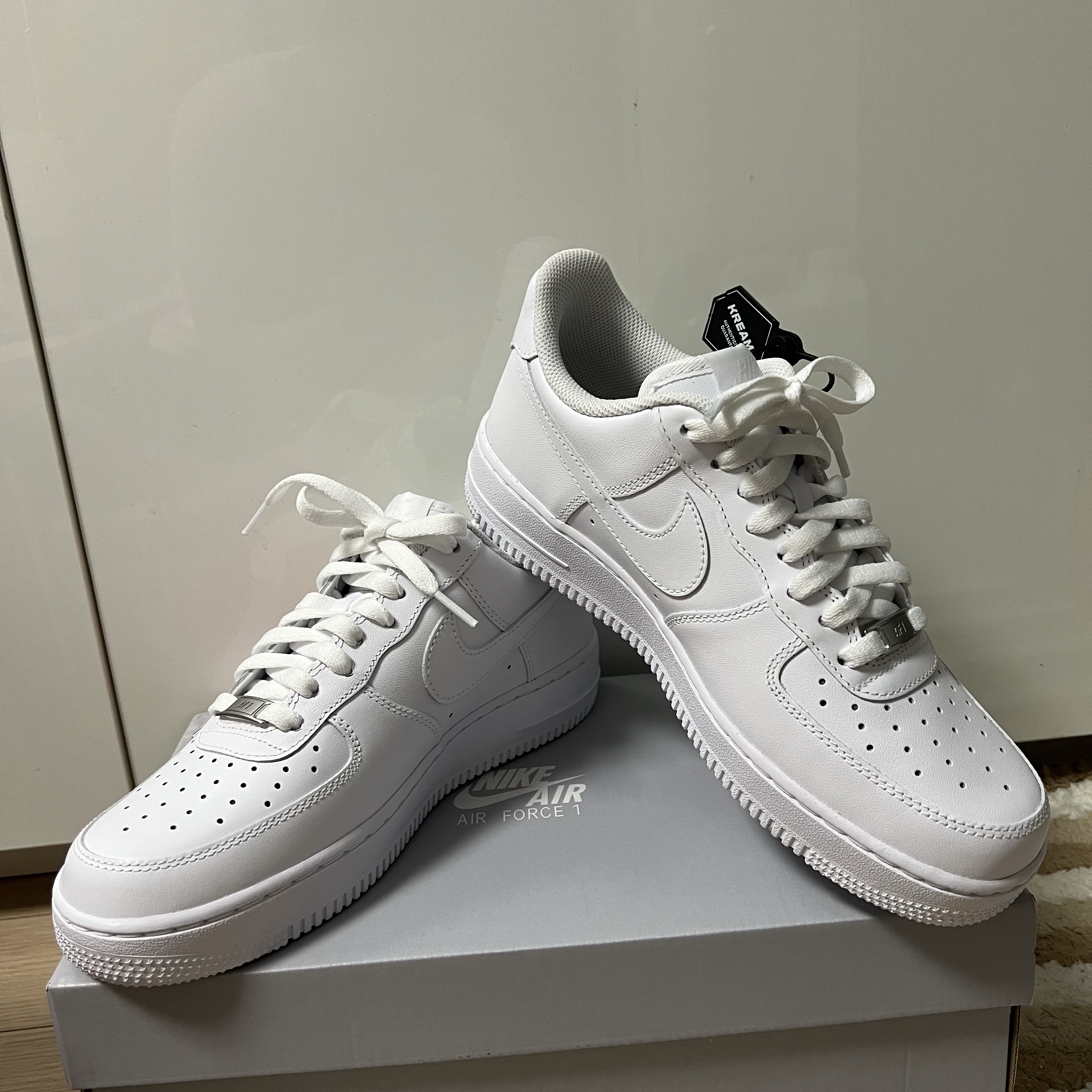 Nike Air Force 1 '07 Low White 착용 스타일 - 1