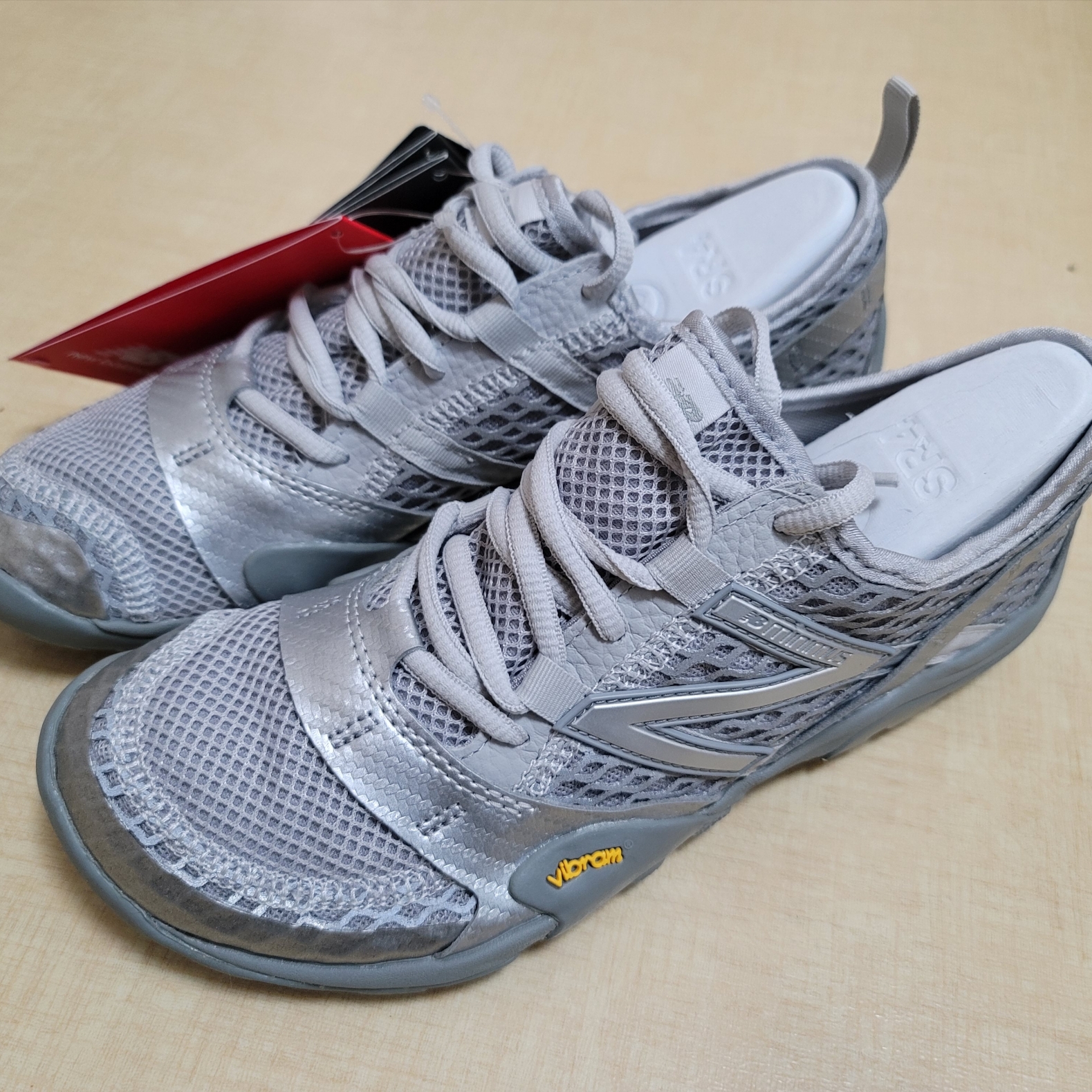 New Balance Minimus MT10O Slate Grey Silver Metallic 착용 스타일 - 1