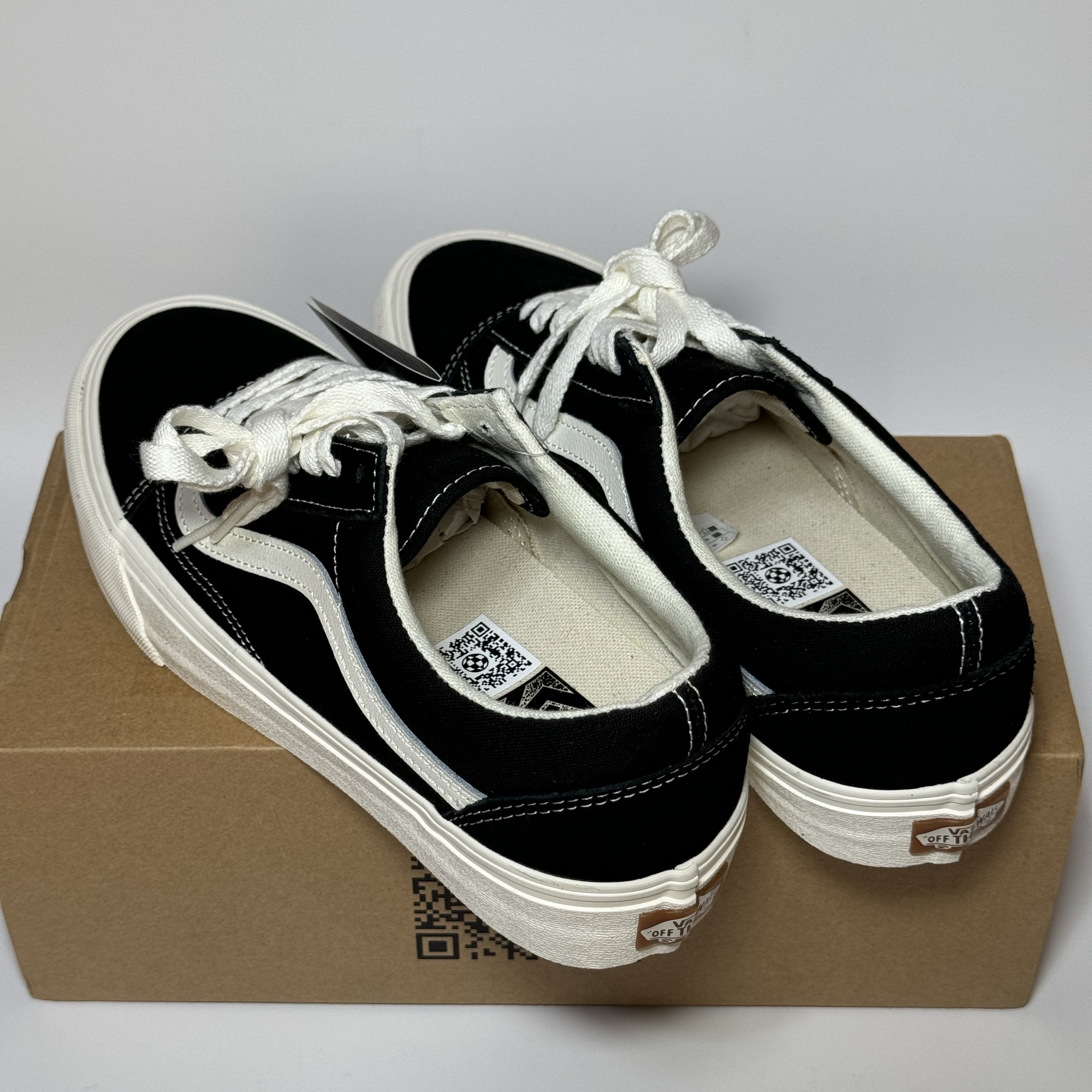 Vans Old Skool VR3 Black Marshmallow 착용 스타일 - 3