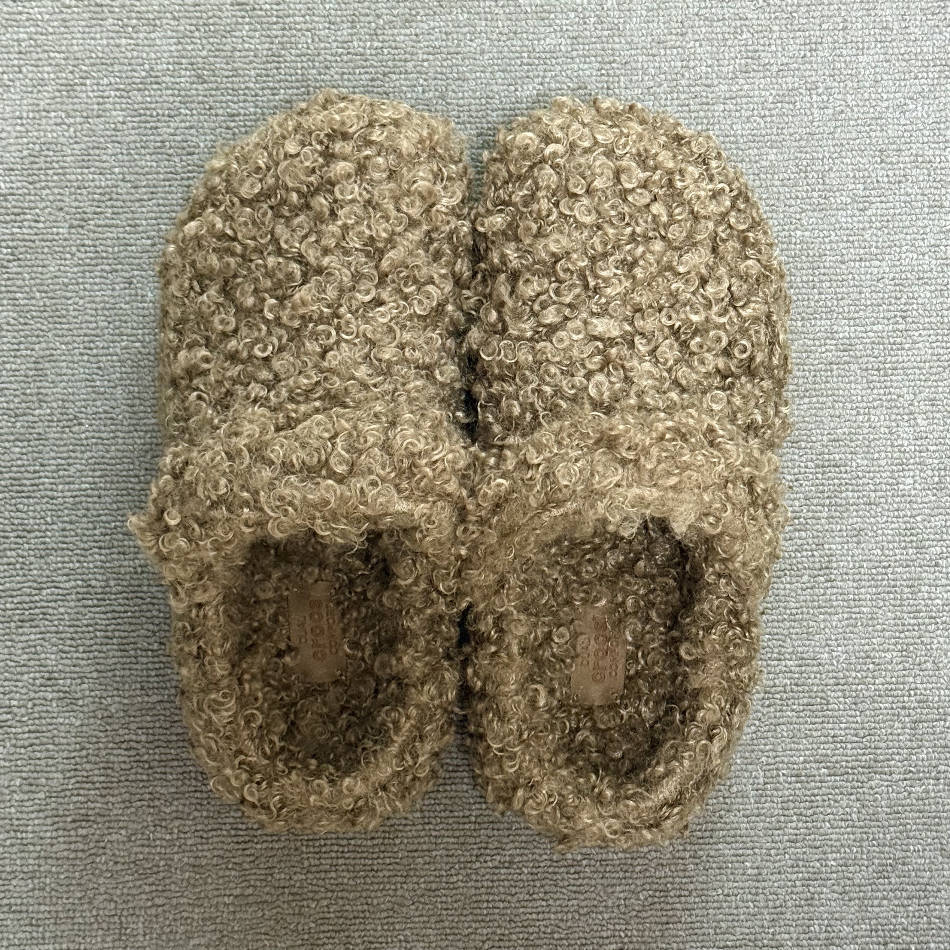 Crocs Classic Faux Doodle Fur Clog Sepia 착용 스타일