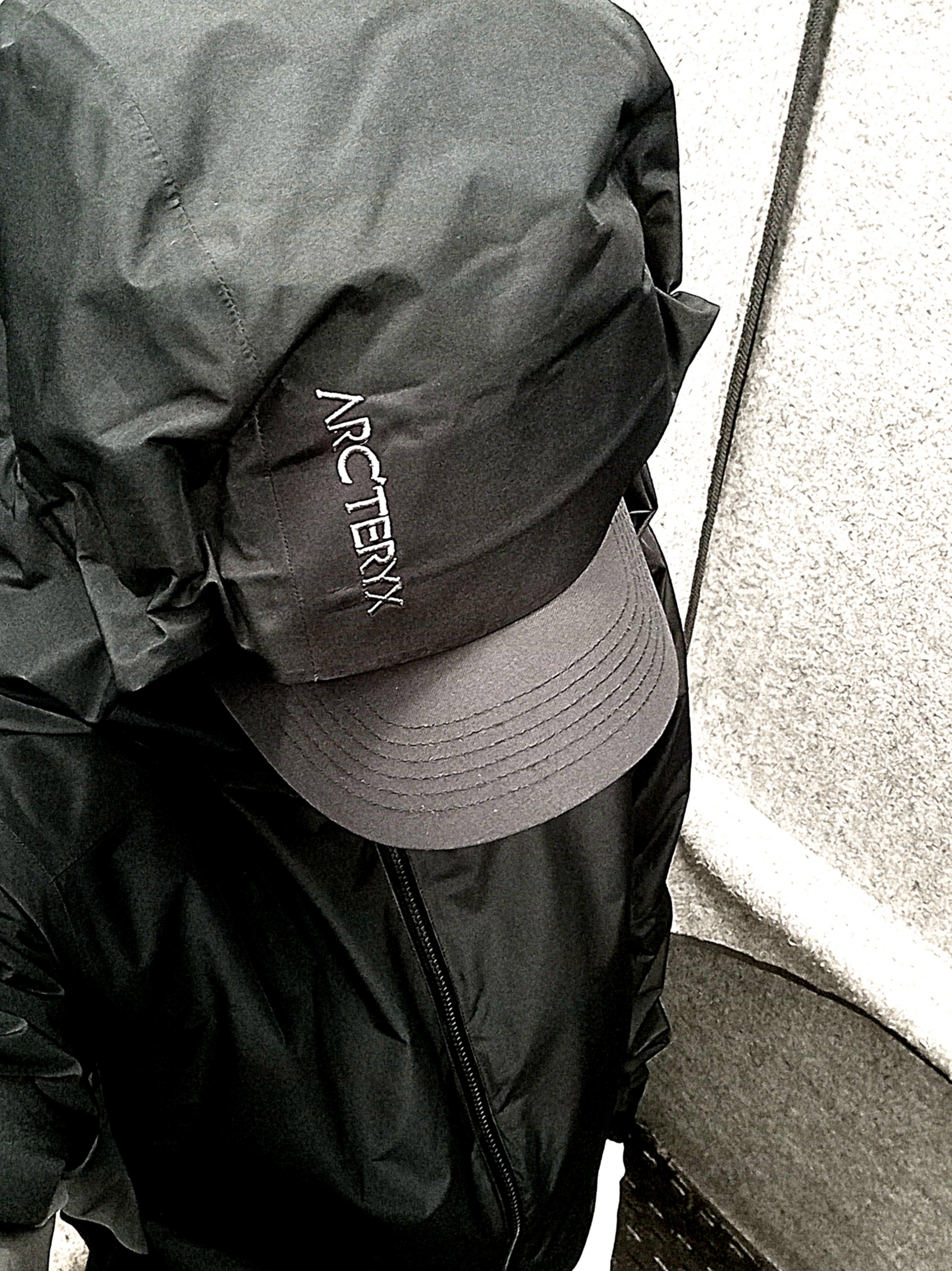 Arc'teryx Solano Insulated Hoody Black Graphite, Arc'teryx Solano Insulated Hoody Black Graphite 착용 스타일 - 3
