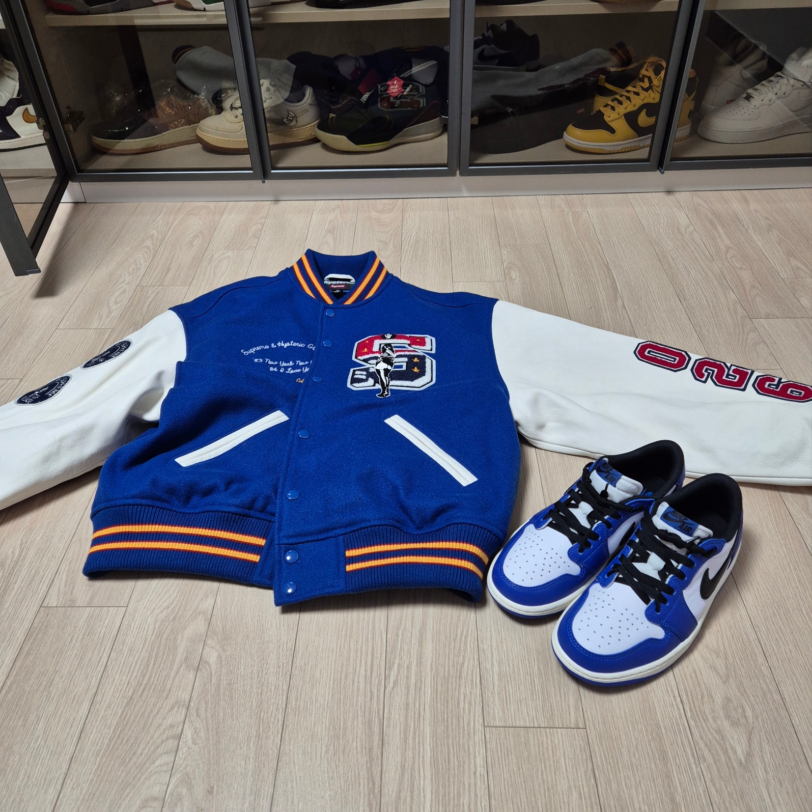 Supreme x Hysteric Glamour Varsity Jacket Blue - 24FW, Jordan 1 Retro Low OG Game Royal 착용 스타일 - 1
