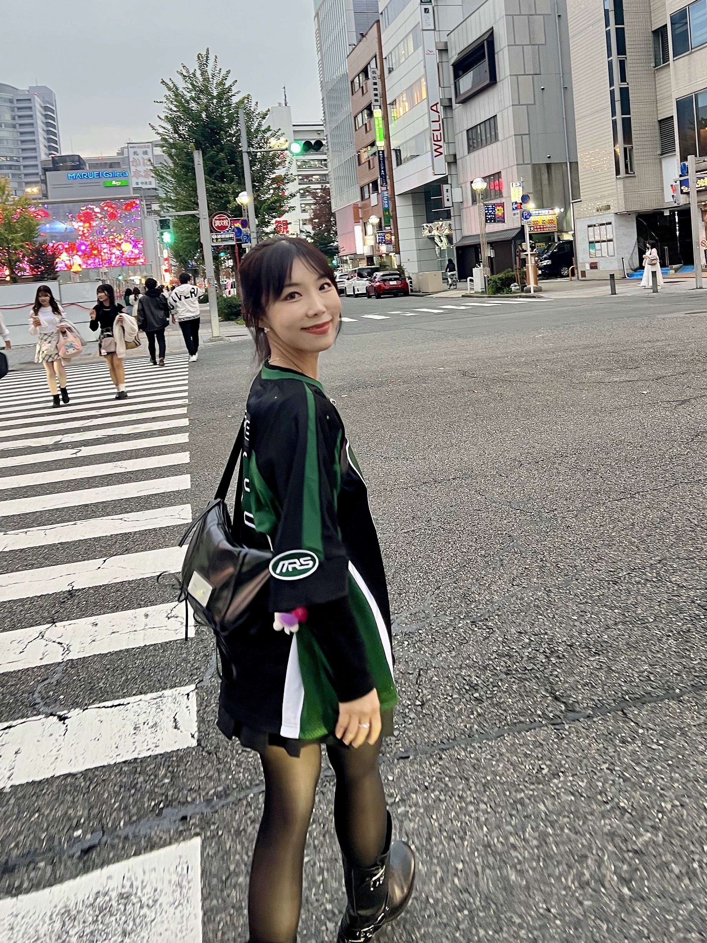 Supreme x Martine Rose Football Jersey Black - 24FW, Matin Kim Half Shirring Ribbon Round Bag Black 착용 스타일 - 3