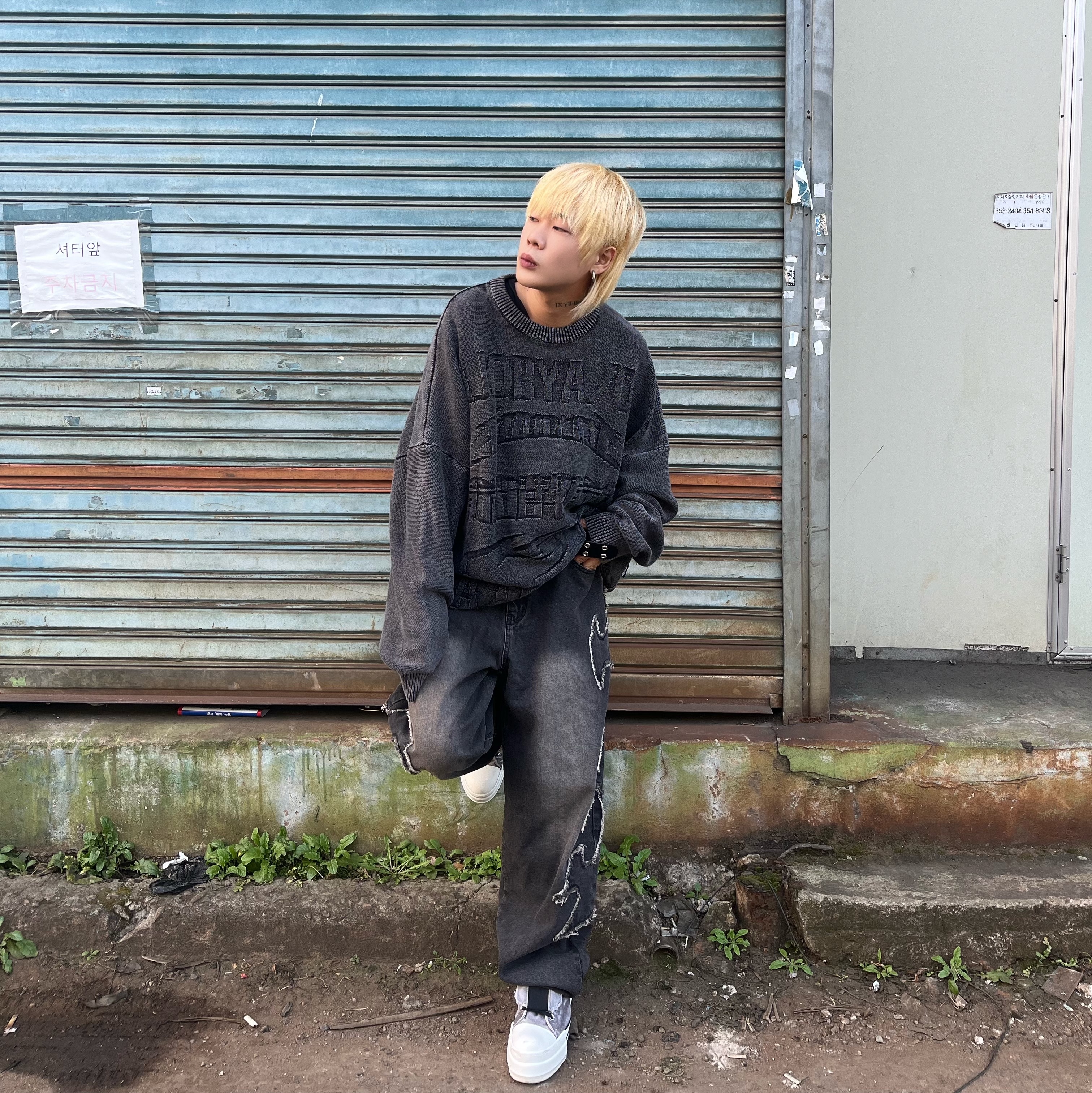 AJOBYAJO PBA Five AJO Logos Washed Sweater BLACK, Converse x Drkshdw DBL Drkstar Overdye Chuck 70 Hi Concrete 착용 스타일 - 1