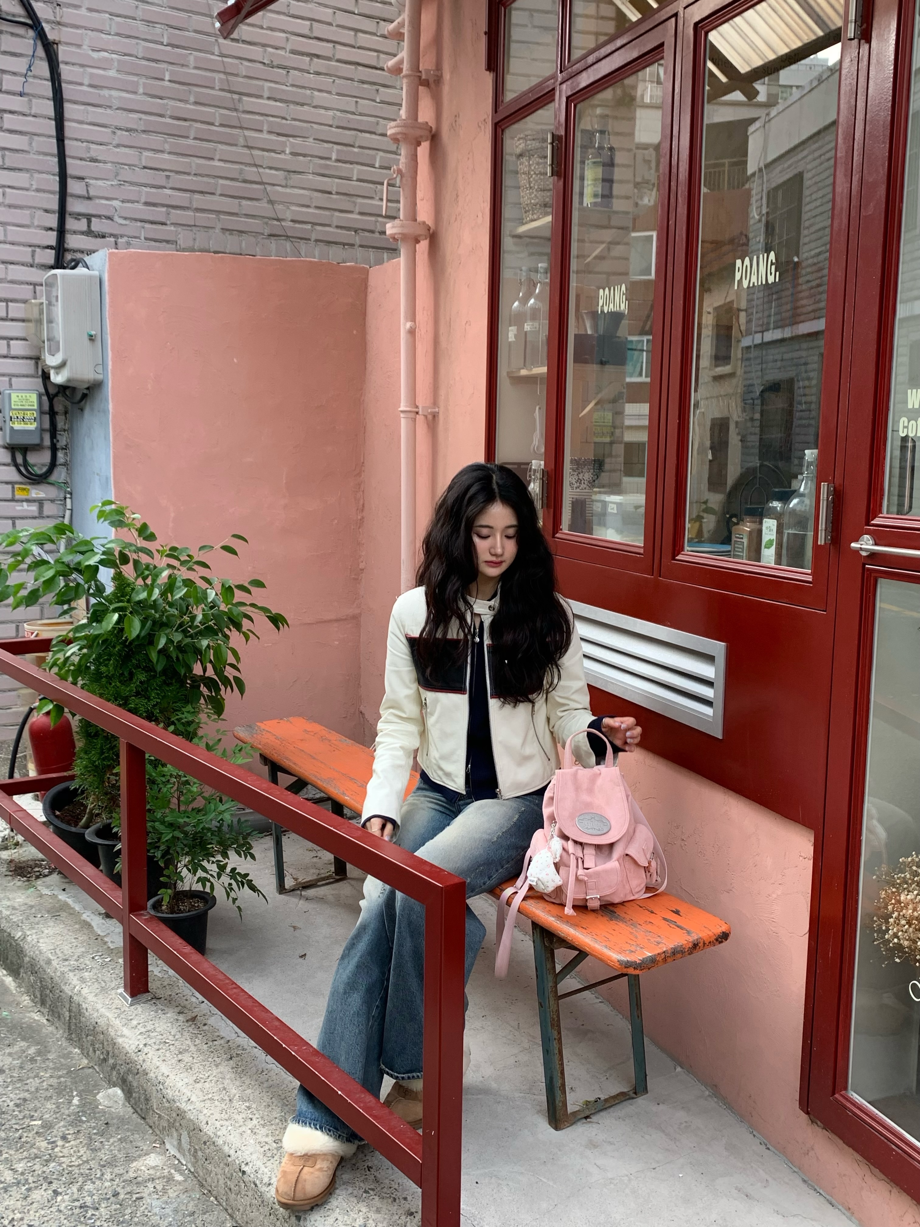 LOTS YOU Nostalgia Chubby Backpack Brown, [예약 배송] LOTS YOU Nostalgia Chubby Backpack Pink 착용 스타일 - 1