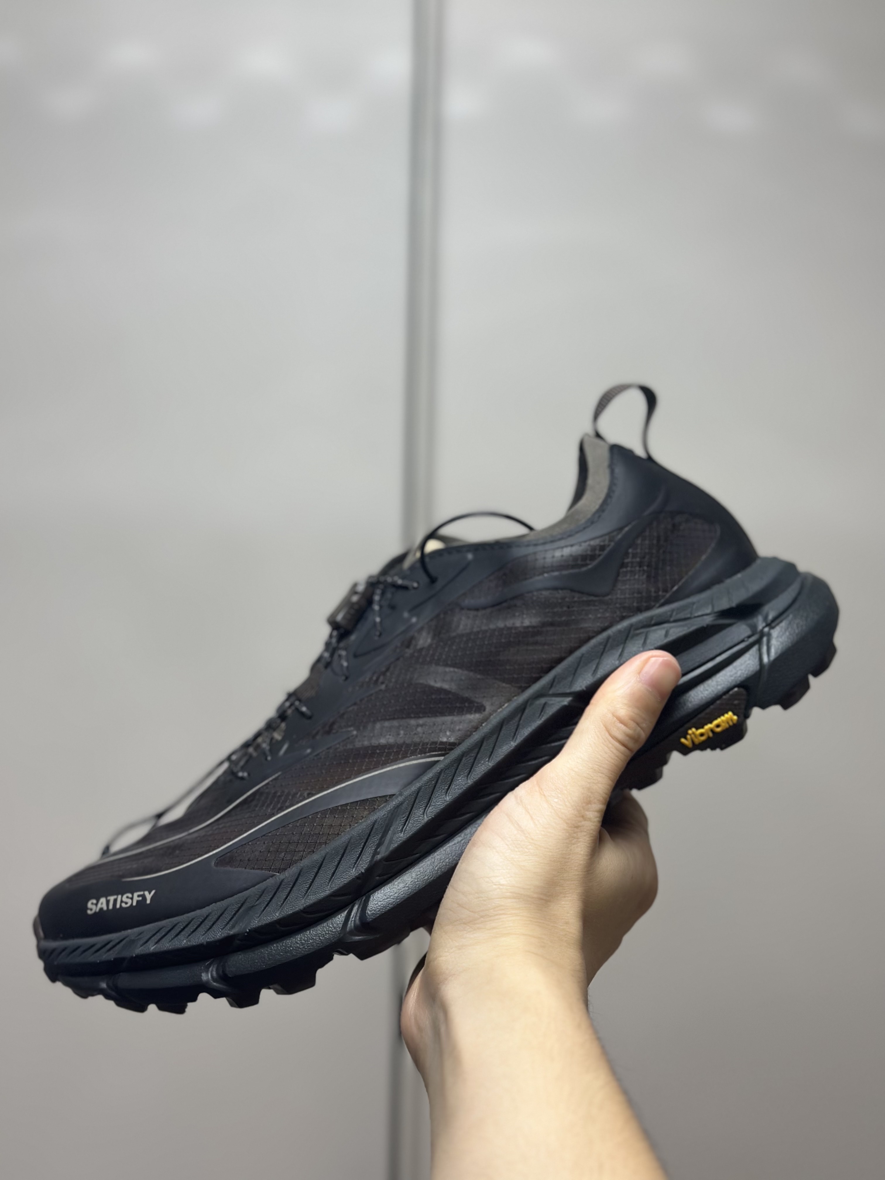 Hoka x Satisfy Mafate Speed 4 Lite Coffee 착용 스타일