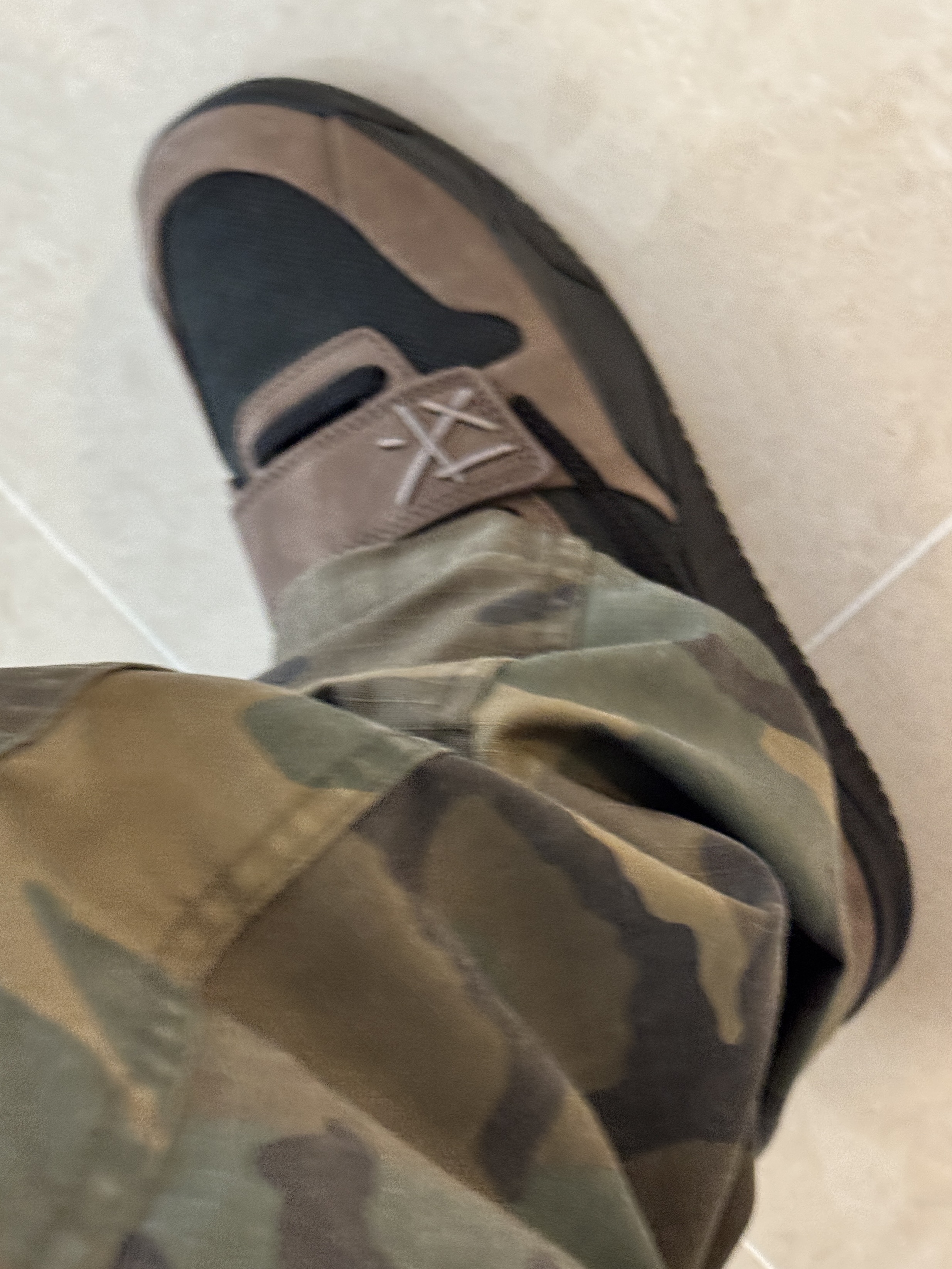 Jordan x Travis Scott Jumpman Jack TR Black and Dark Mocha 착용 스타일 - 1