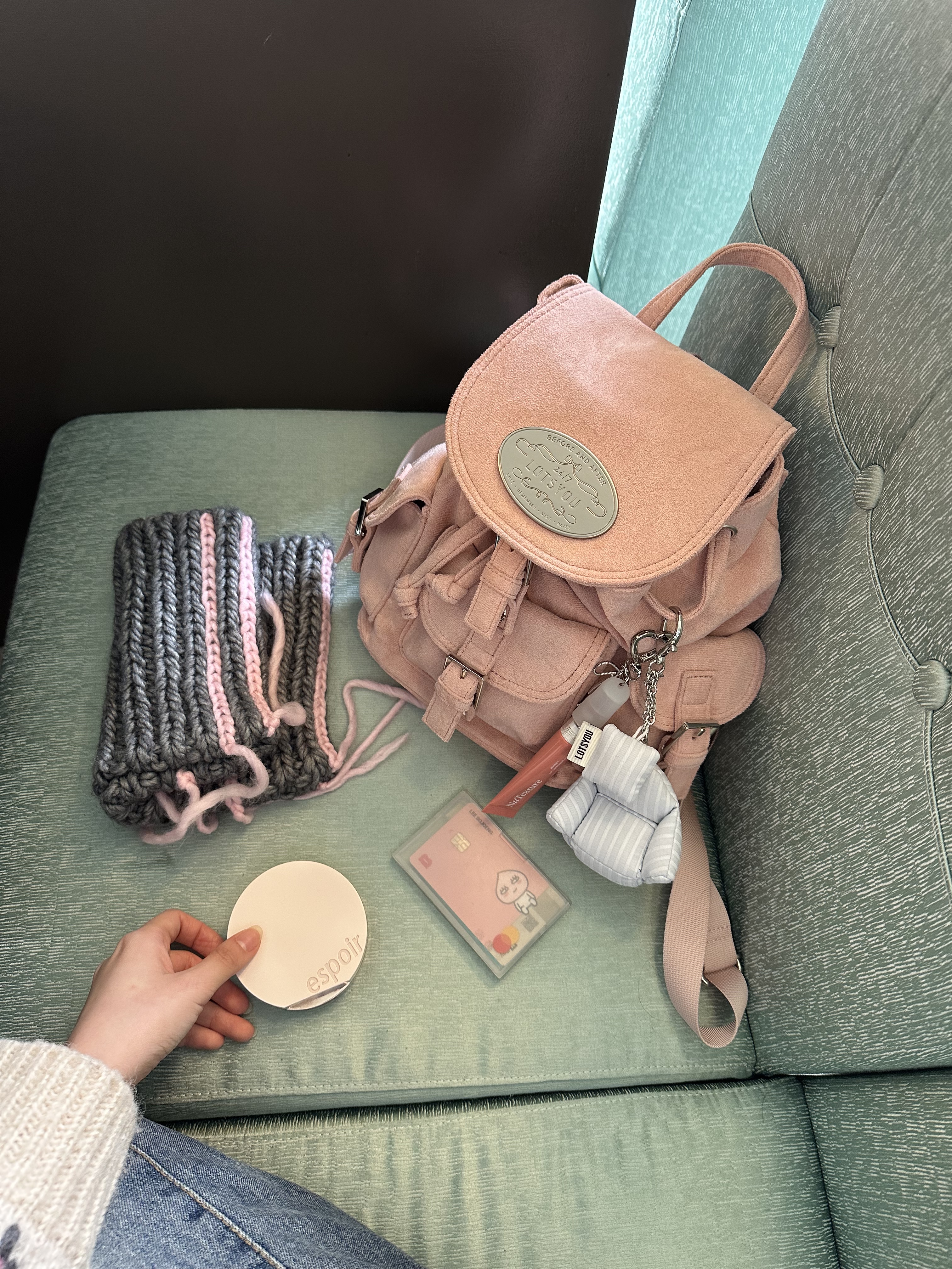 LOTS YOU Nostalgia Chubby Backpack Brown, [예약 배송] LOTS YOU Nostalgia Chubby Backpack Pink 착용 스타일 - 4