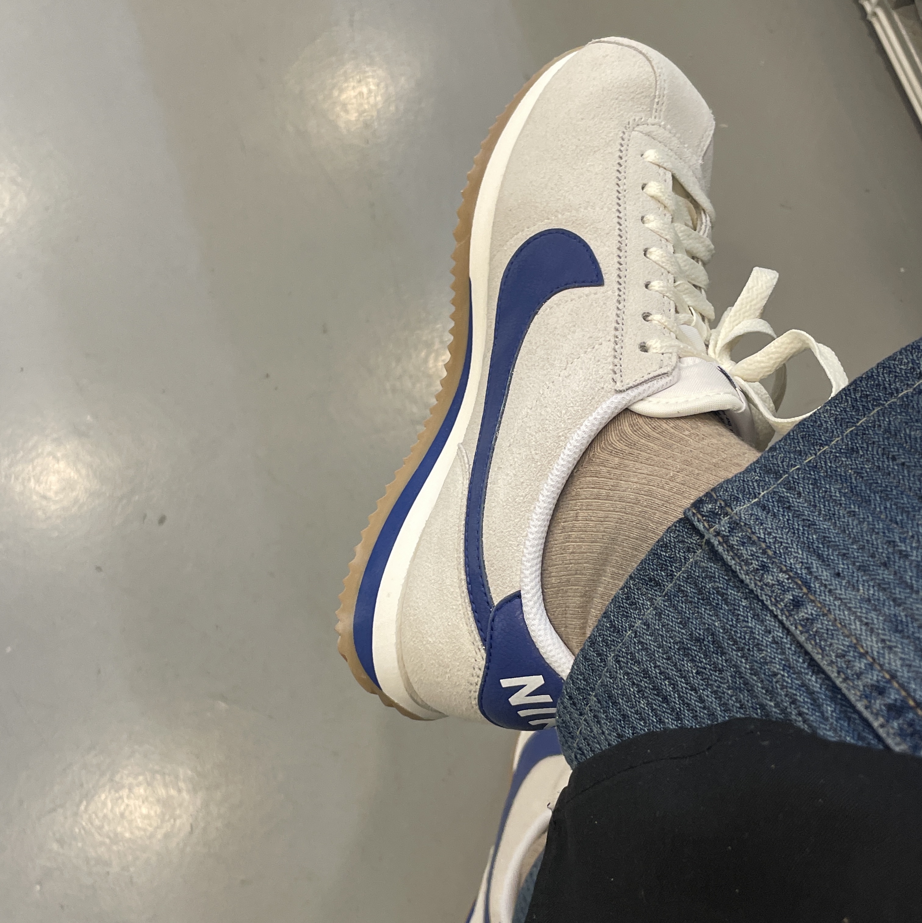 (W) Nike Cortez Athletic Department Pale Ivory Deep Royal Blue 착용 스타일