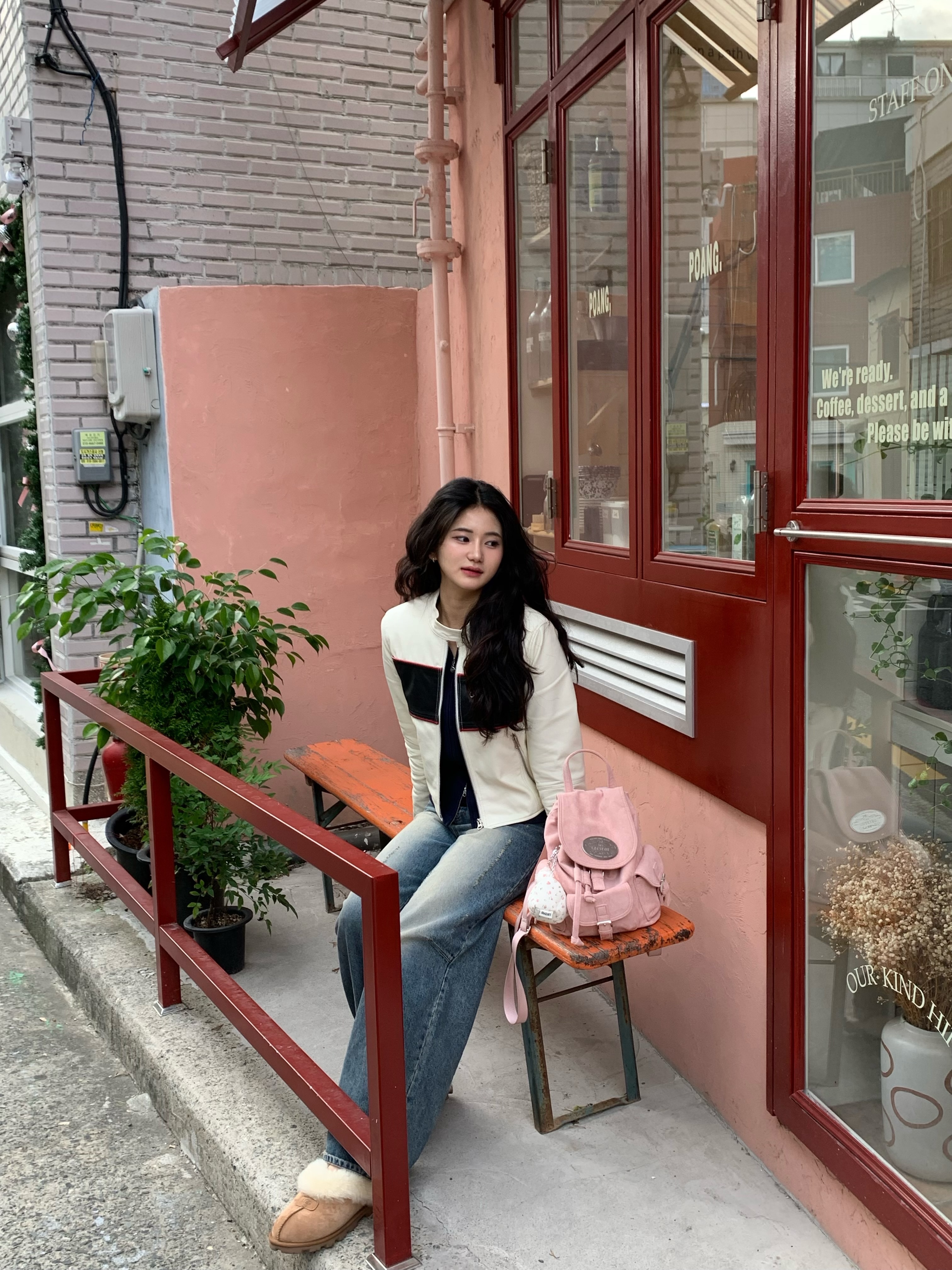 LOTS YOU Nostalgia Chubby Backpack Brown, [예약 배송] LOTS YOU Nostalgia Chubby Backpack Pink 착용 스타일 - 5