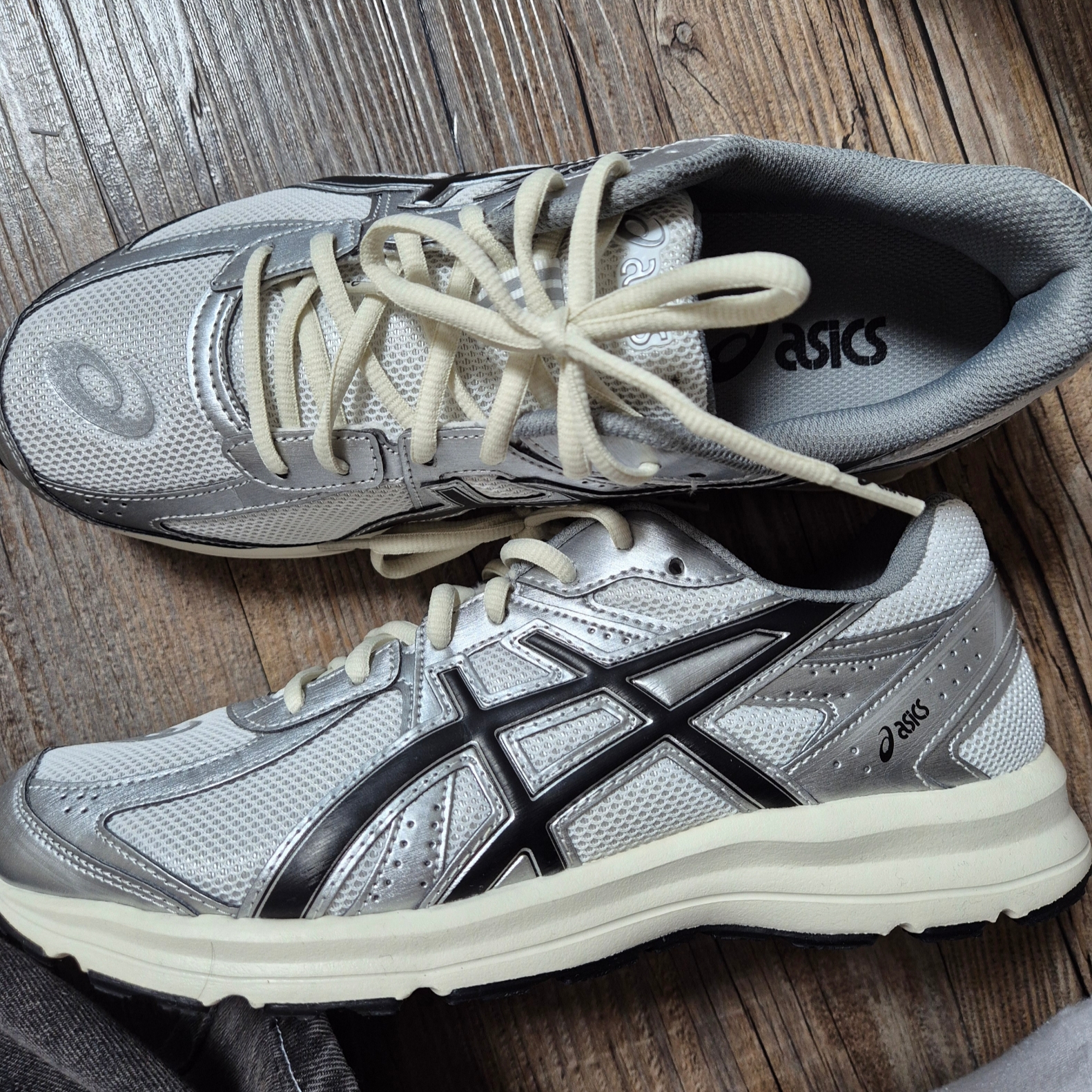 Asics Jog 100 S White Black - 2E Wide 착용 스타일
