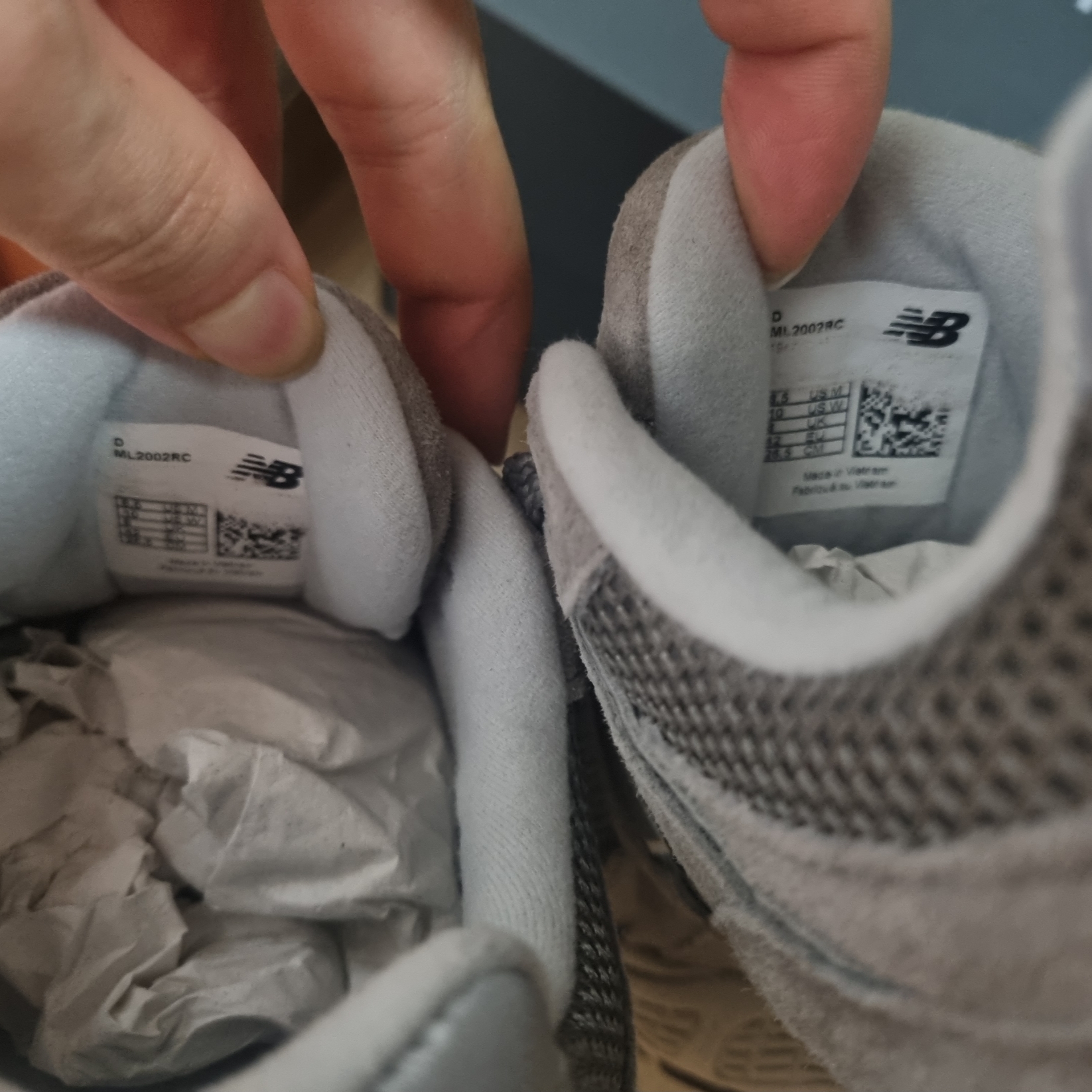 New Balance 2002R Grey 착용 스타일