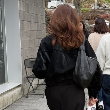 Lemaire Fortune Croissant Bag Soft Nappa Leather Black 착용 스타일 - 5