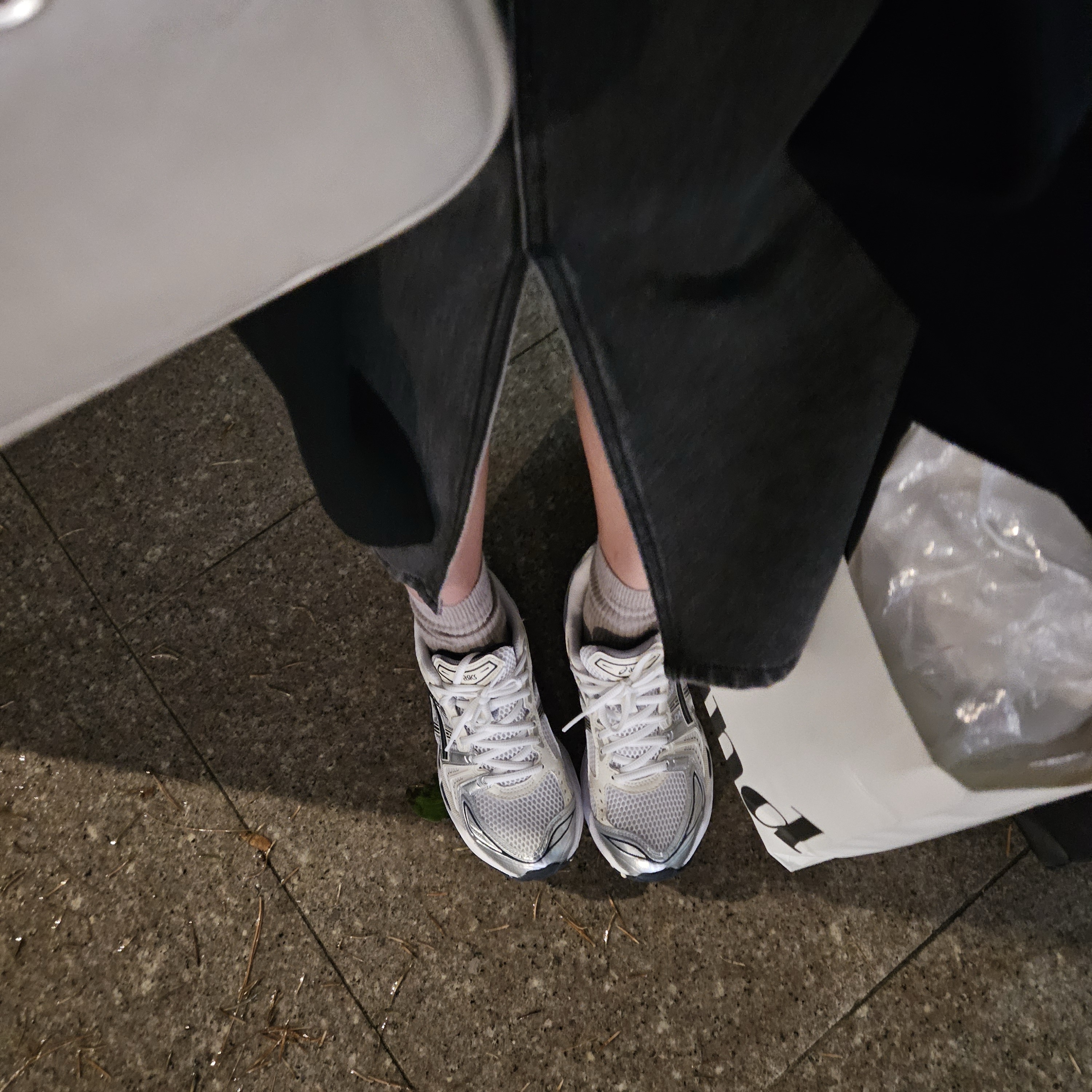 (W) Asics Gel-Kayano 14 White Midnight 착용 스타일