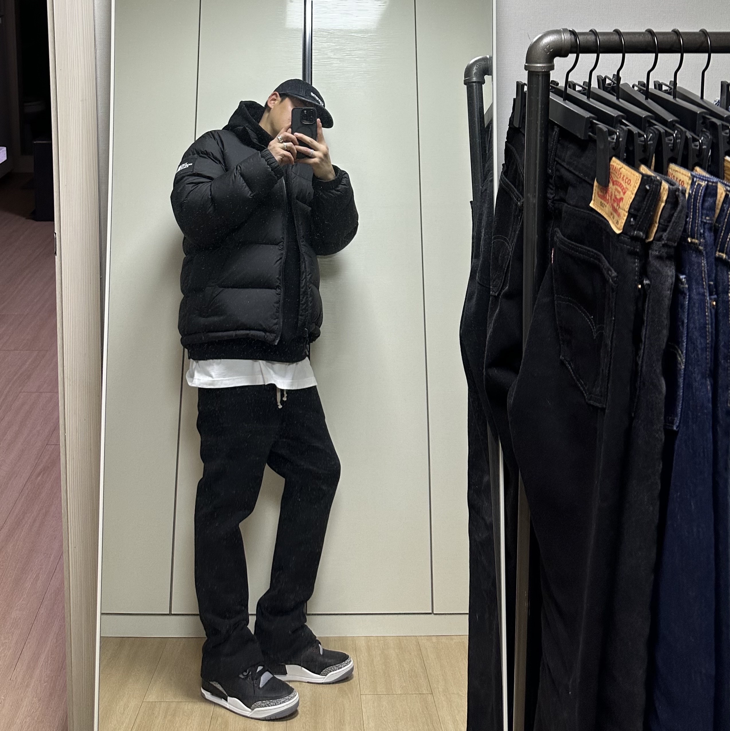Jordan 3 Retro Black Cement 2024, The North Face 1992 Nuptse Jacket Black 착용 스타일 - 1