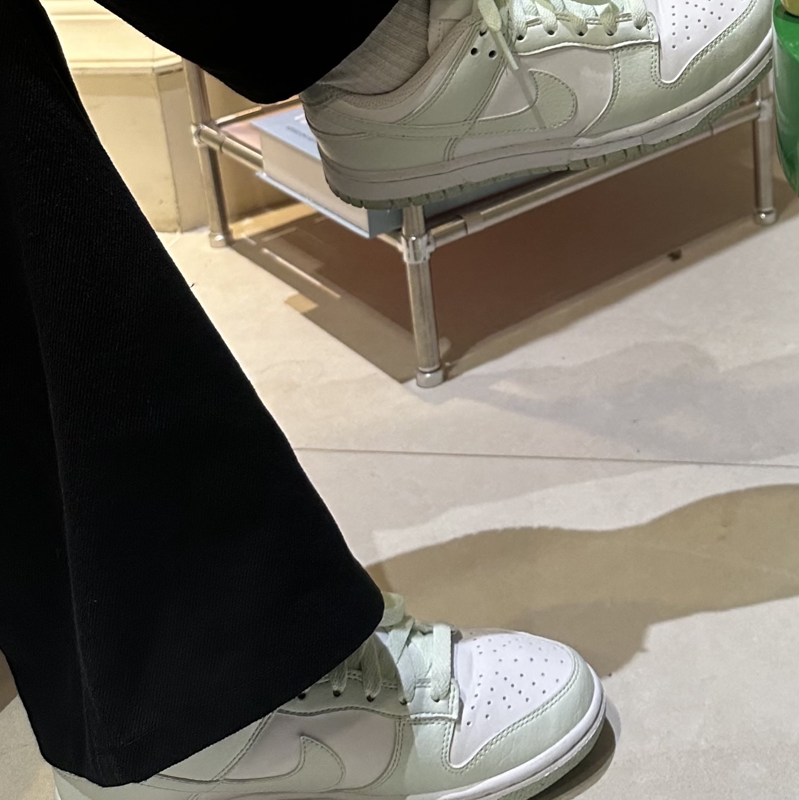 (W) Nike Dunk Low Next Nature Barely Green and White 착용 스타일 - 2