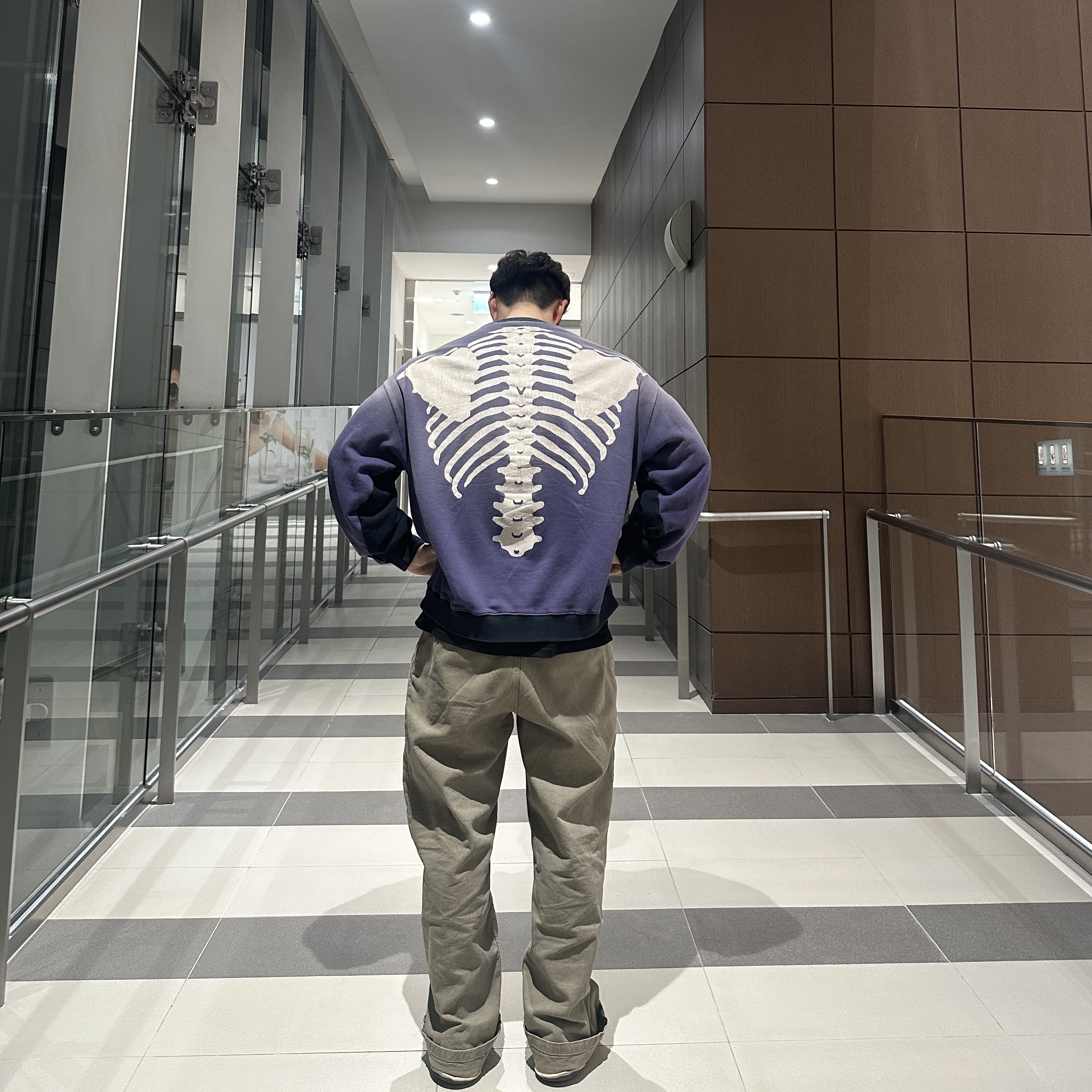 Kapital 2 Tone Big Fleece Sweatshirt Black Purple, Maison Mihara Yasuhiro Blakey VL OG Sole Canvas Low-top Sneakers White 착용 스타일 - 1
