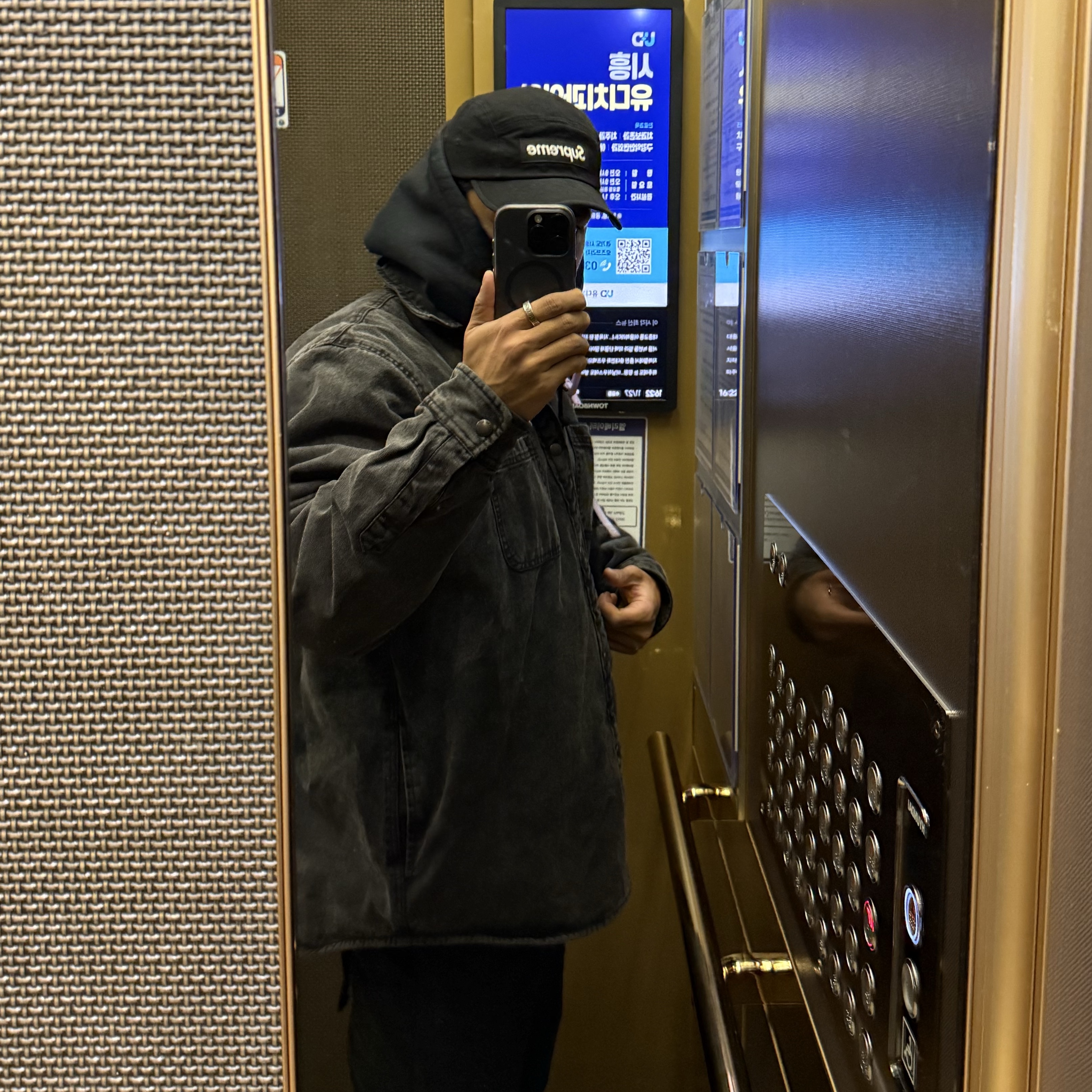 Supreme Faux Shearling Lined Work Shirt Black Denim - 24FW, Supreme Washed Chino Twill Camp Cap Black - 24SS 착용 스타일