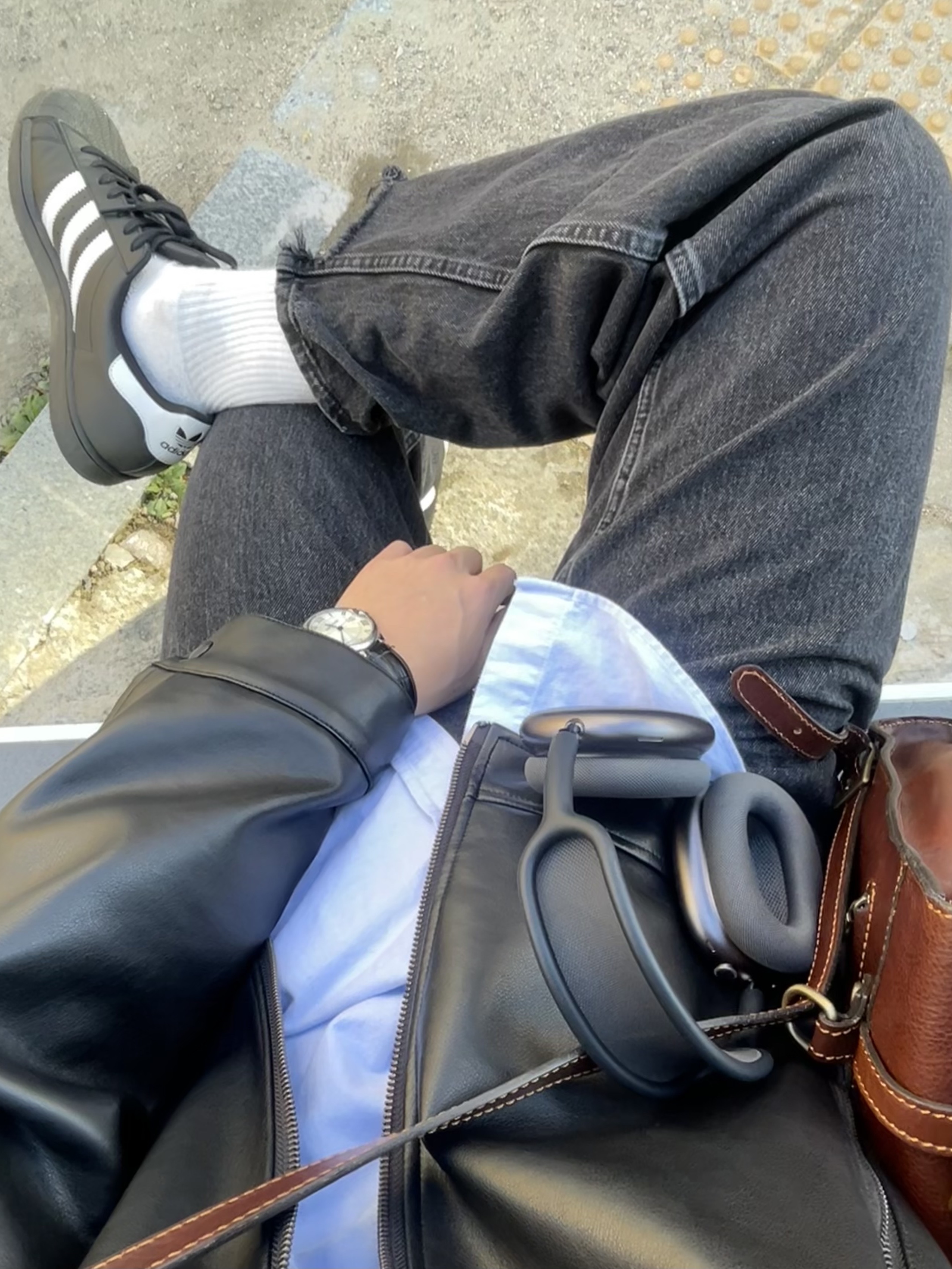 Dr. Martens Adrian Arcadia Leather Loafers Cherry Red, Adidas Superstar Core Black White 착용 스타일 - 3
