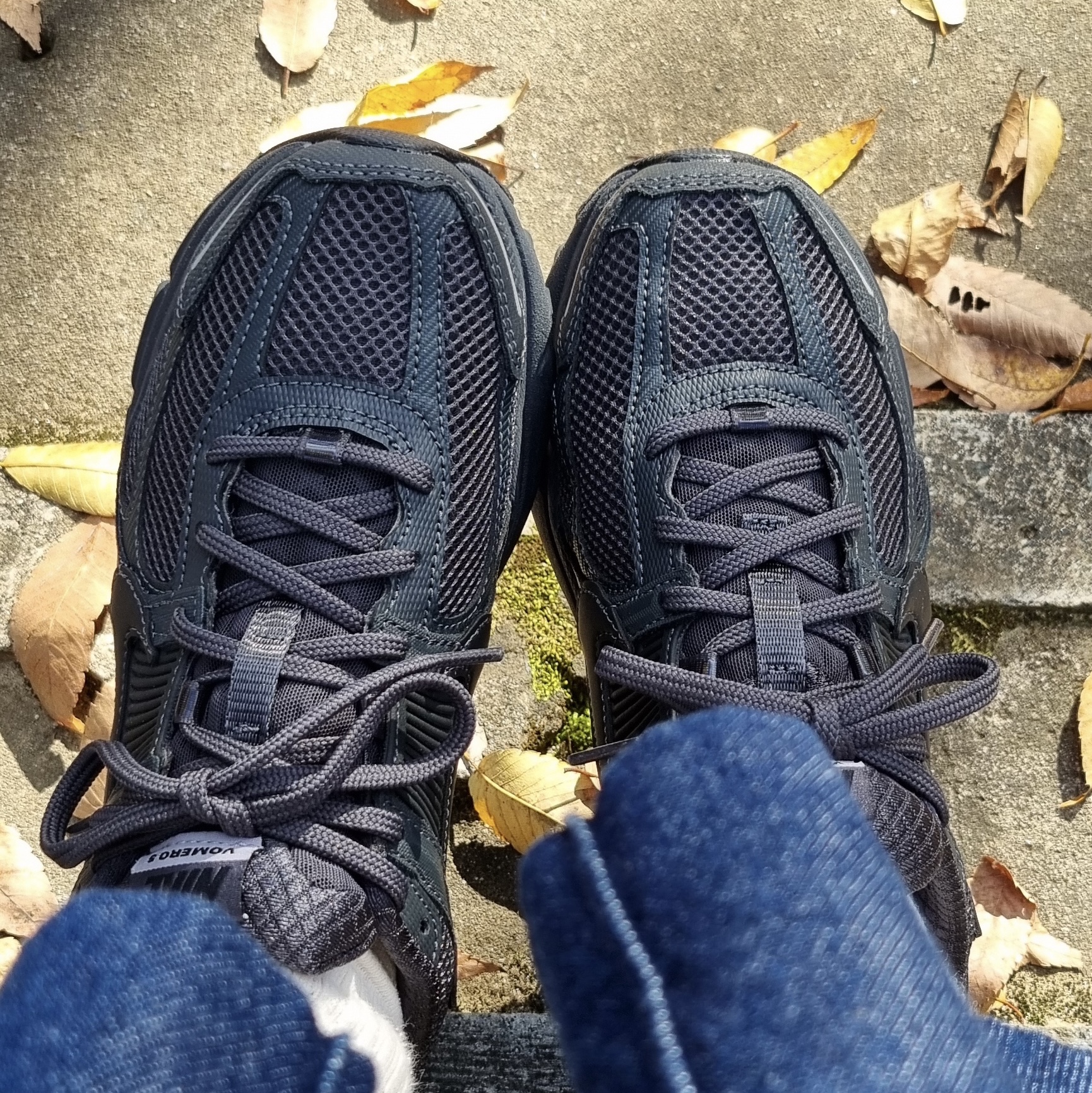(W) Nike Zoom Vomero 5 Black 착용 스타일