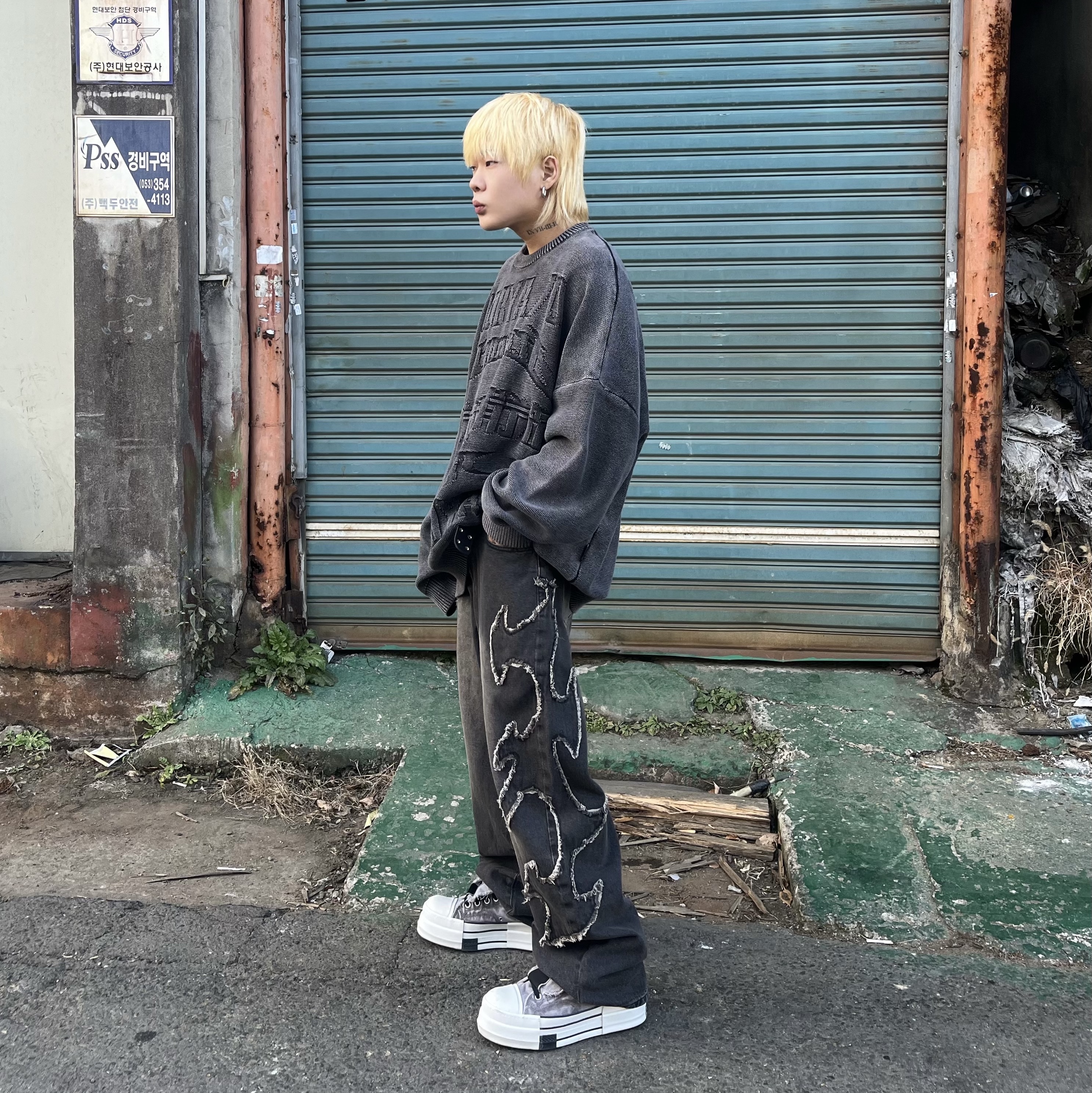 AJOBYAJO PBA Five AJO Logos Washed Sweater BLACK, Converse x Drkshdw DBL Drkstar Overdye Chuck 70 Hi Concrete 착용 스타일 - 2