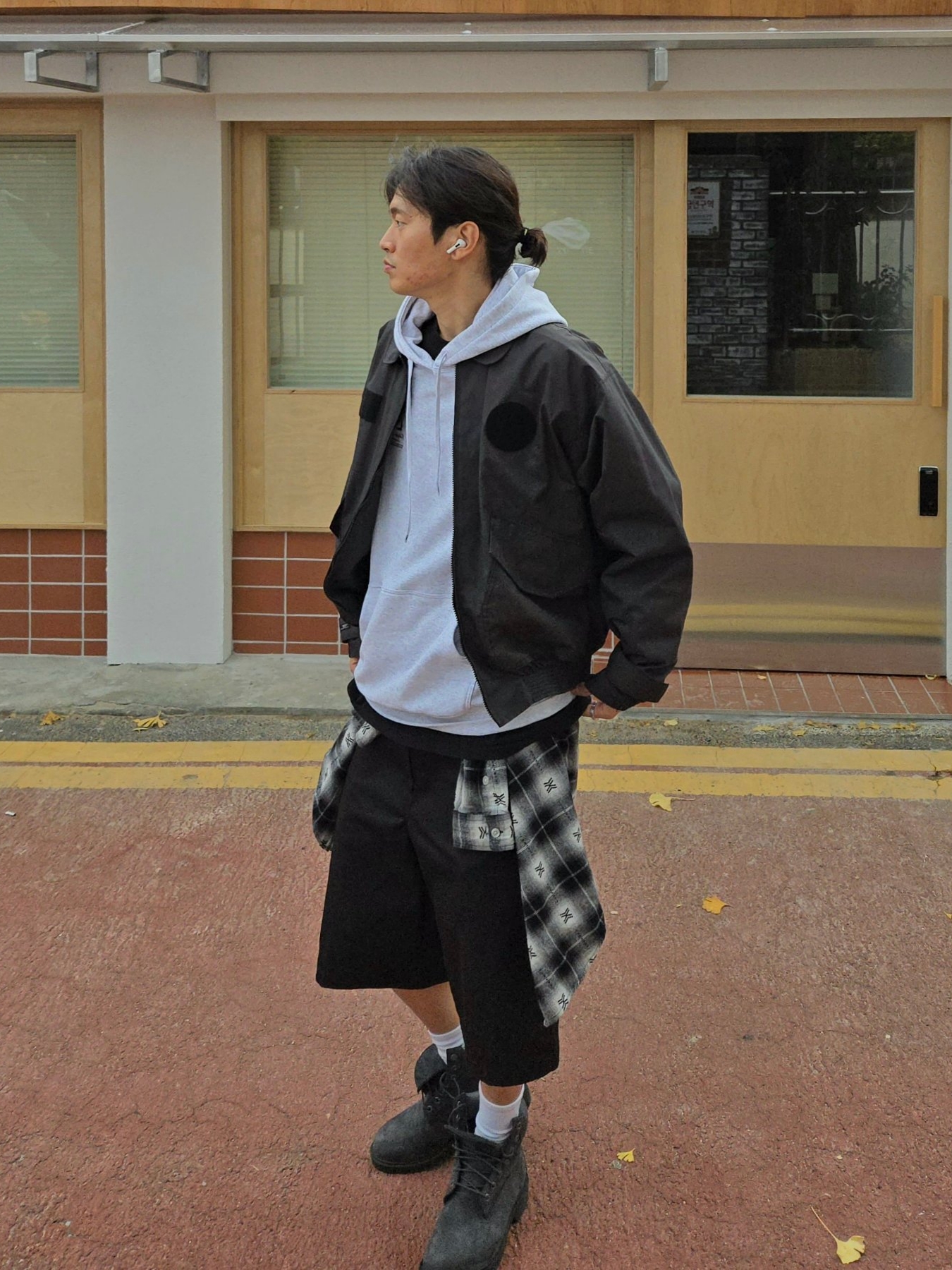 Timberland Classic 6 Inch Waterproof Boot Dark Grey Nubuck - Wide, Dickies Loose Fit 13 Inch Flat Front Work Shorts Black 착용 스타일