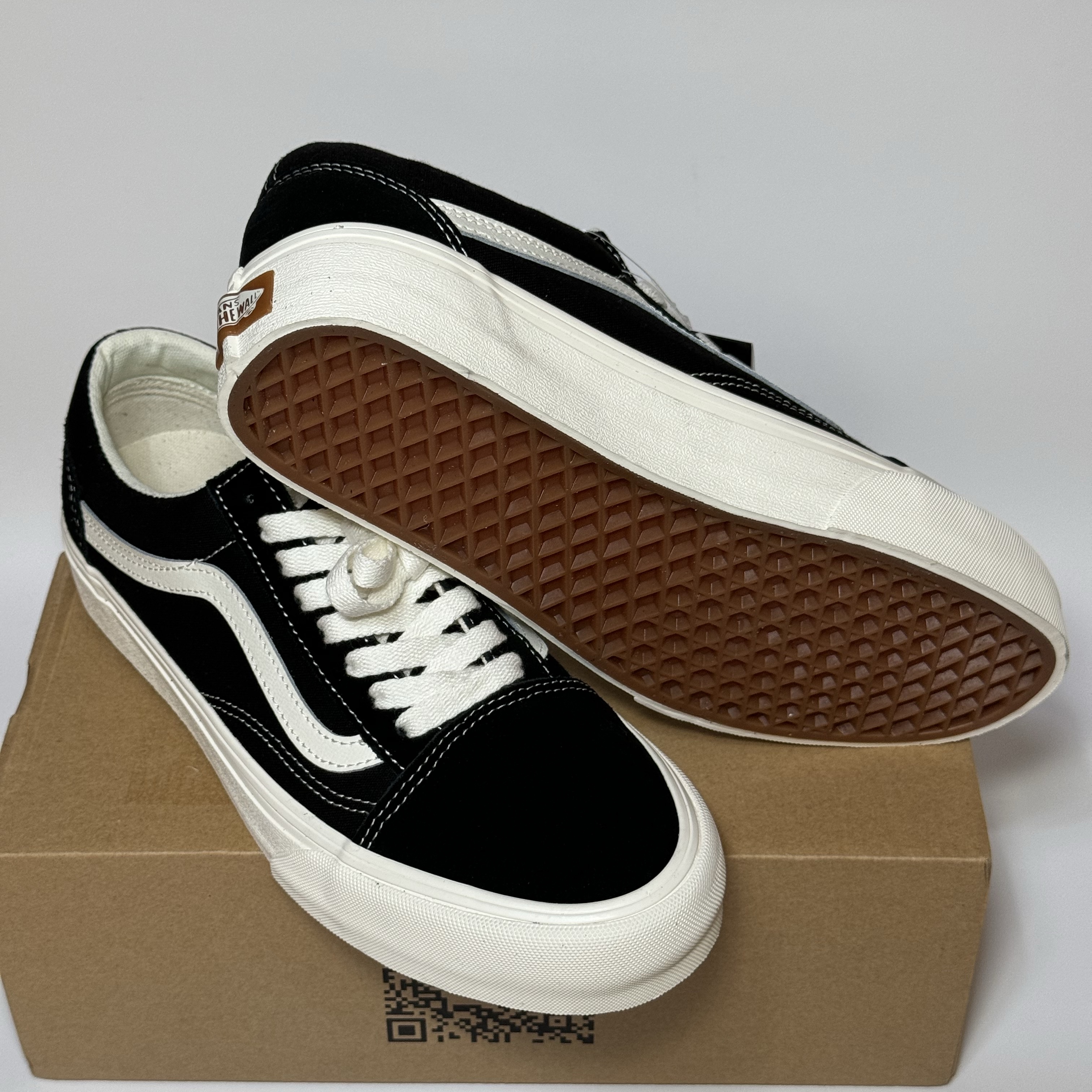 Vans Old Skool VR3 Black Marshmallow 착용 스타일 - 2
