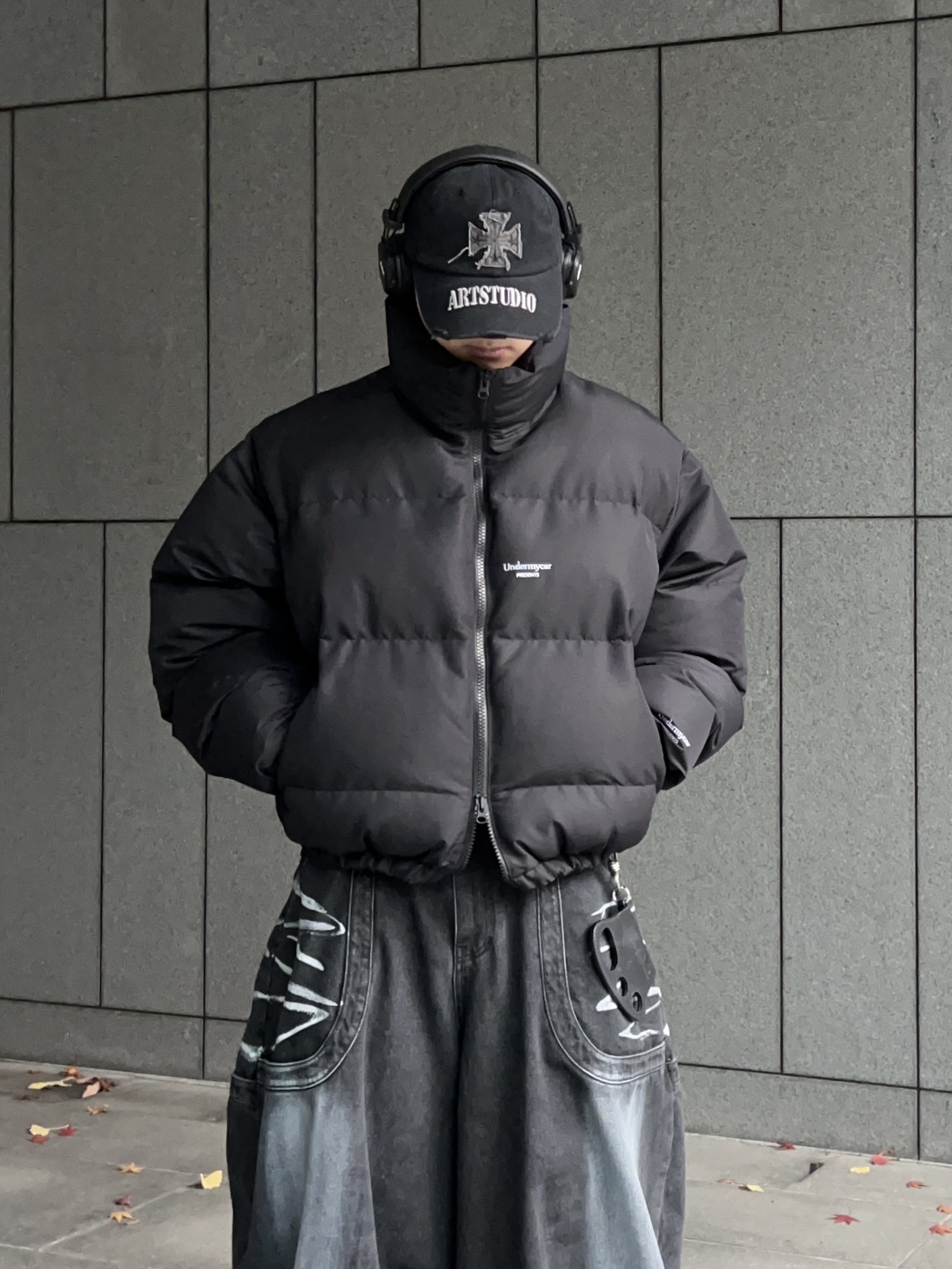 Undermycar Mu.15 Anti Fxxking Logo Play Triple Logo Crop Padding Jacket Black 착용 스타일 - 3