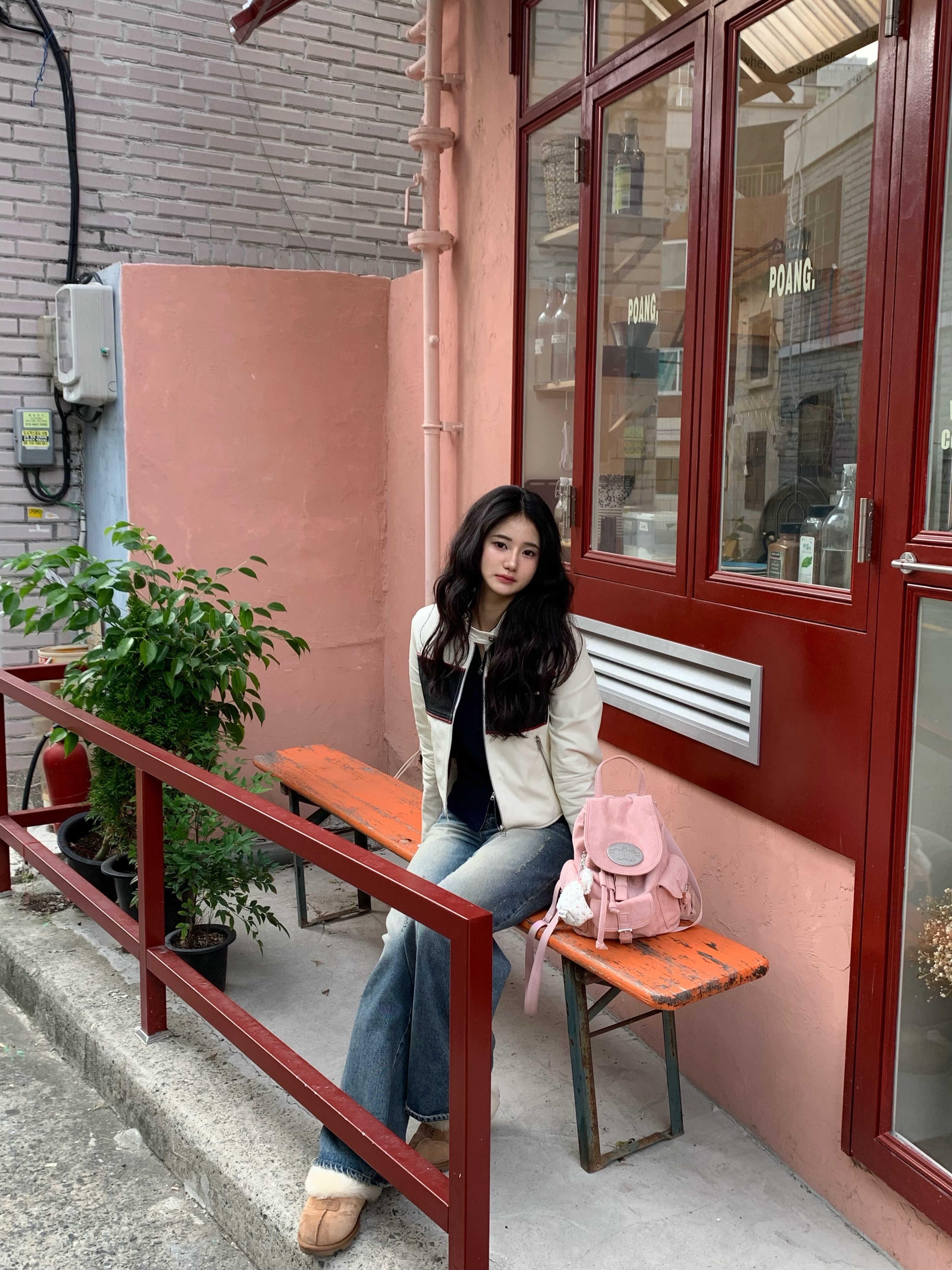 LOTS YOU Nostalgia Chubby Backpack Brown, [예약 배송] LOTS YOU Nostalgia Chubby Backpack Pink 착용 스타일 - 3