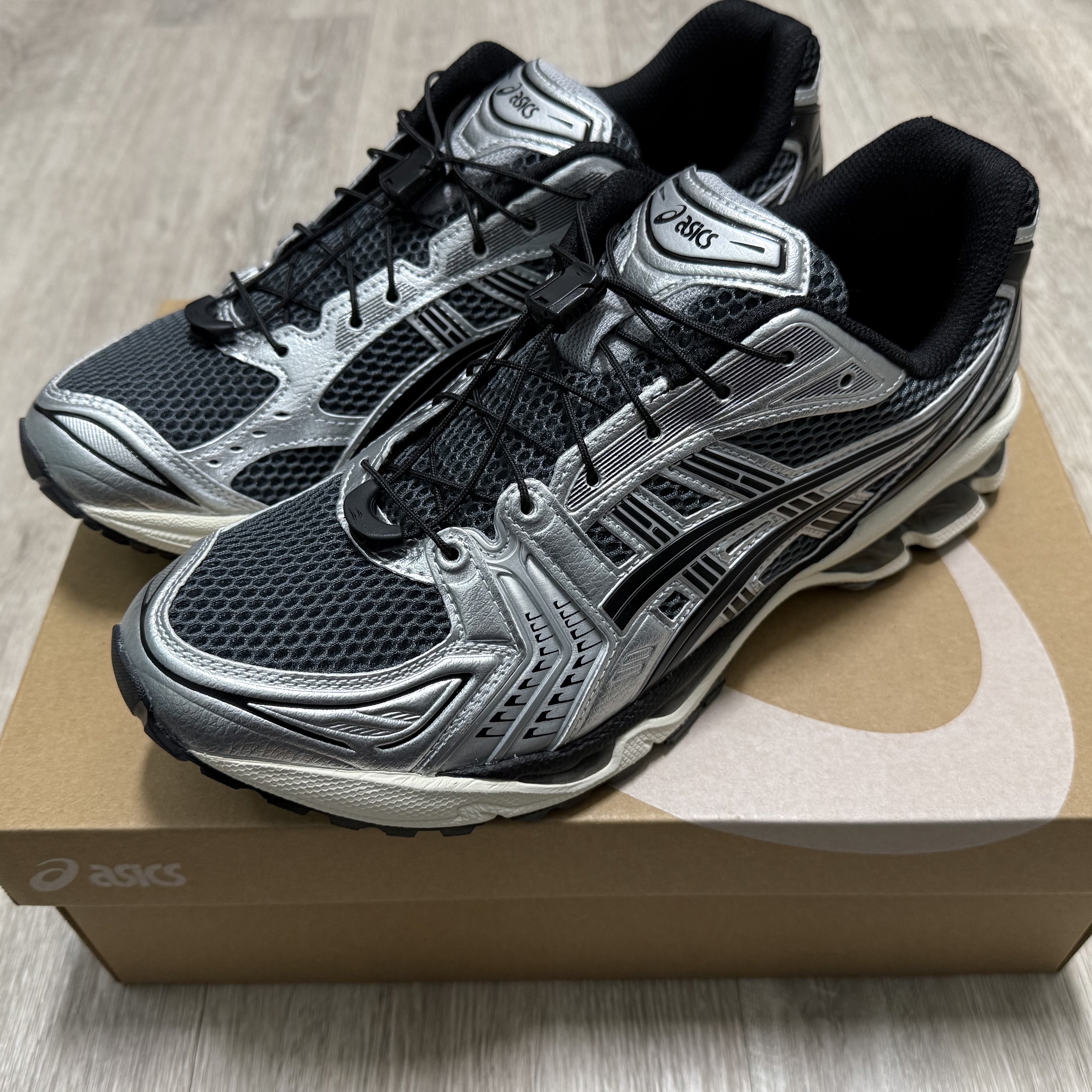 Asics Unlimited Gel-Kayano 14 Carrier Grey Black 착용 스타일