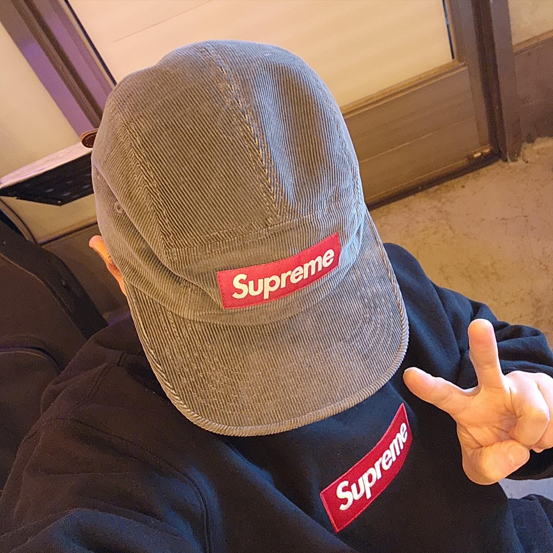 Supreme Corduroy Camp Cap Grey - 23FW, Supreme Box Logo Crewneck Black - 22FW 착용 스타일 - 3