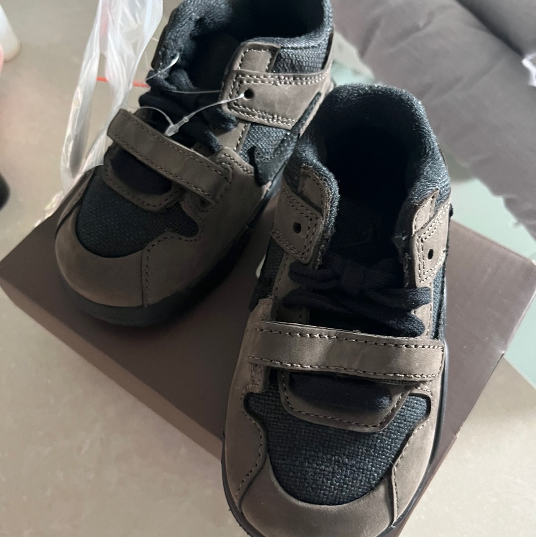 (TD) Jordan x Travis Scott Jumpman Jack TR Black and Dark Mocha 착용 스타일