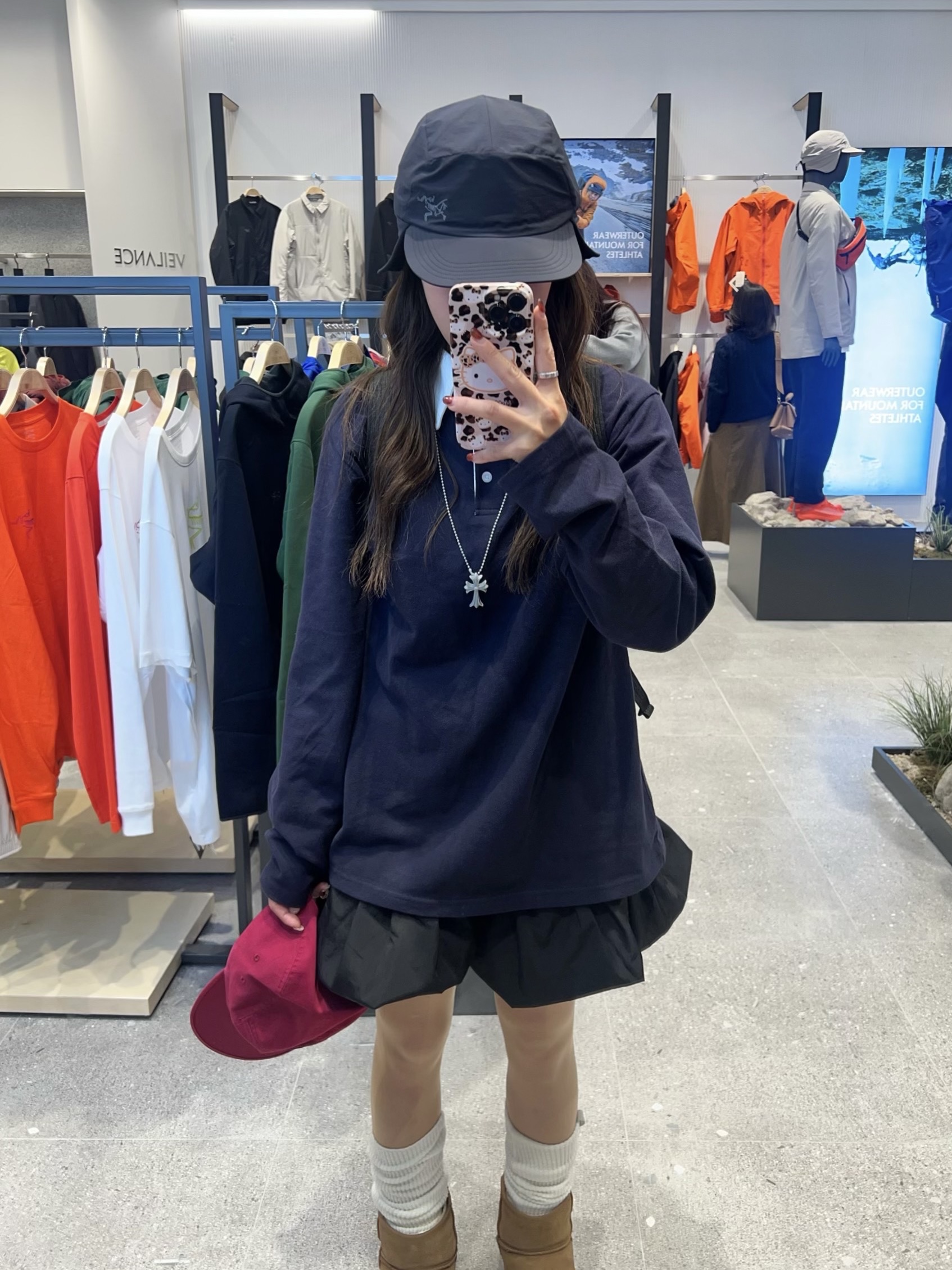 Arc'teryx Proton Hat Black, Chrome Hearts Silichrome CH Cross Pendant Grey 2023 착용 스타일