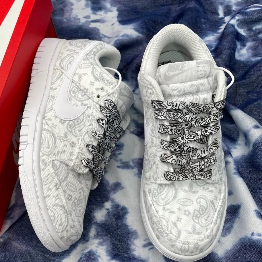 (W) Nike Dunk Low Essential White Paisley 착용 스타일 - 1