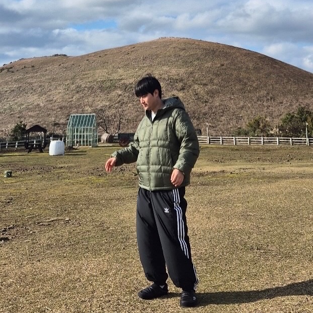 The North Face White Label Wave LT On Ball Jacket Khaki, The North Face Nuptse Mule Black 착용 스타일