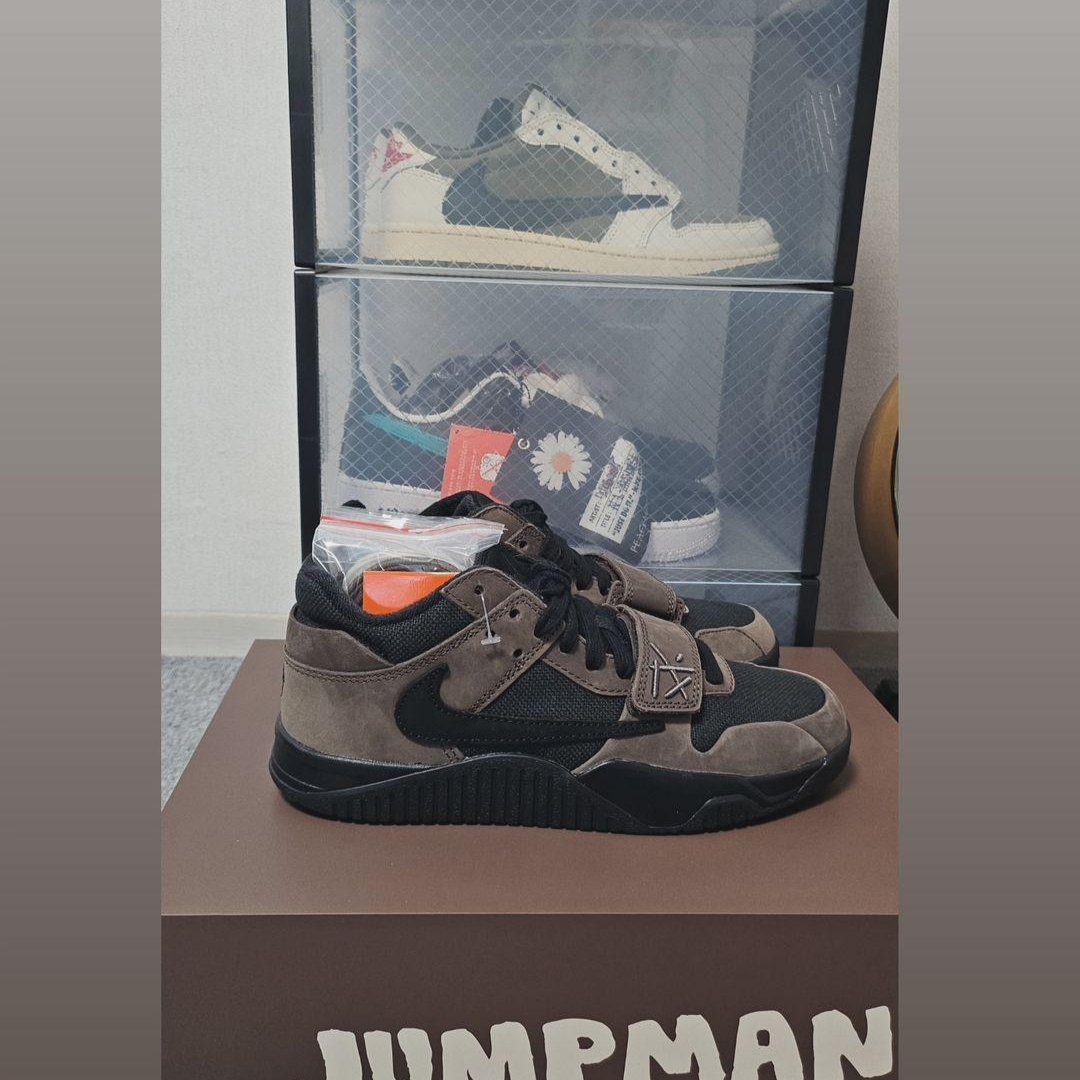 Jordan x Travis Scott Jumpman Jack TR Black and Dark Mocha, Jordan 1 x Travis Scott Retro Low OG SP Reverse Olive 착용 스타일