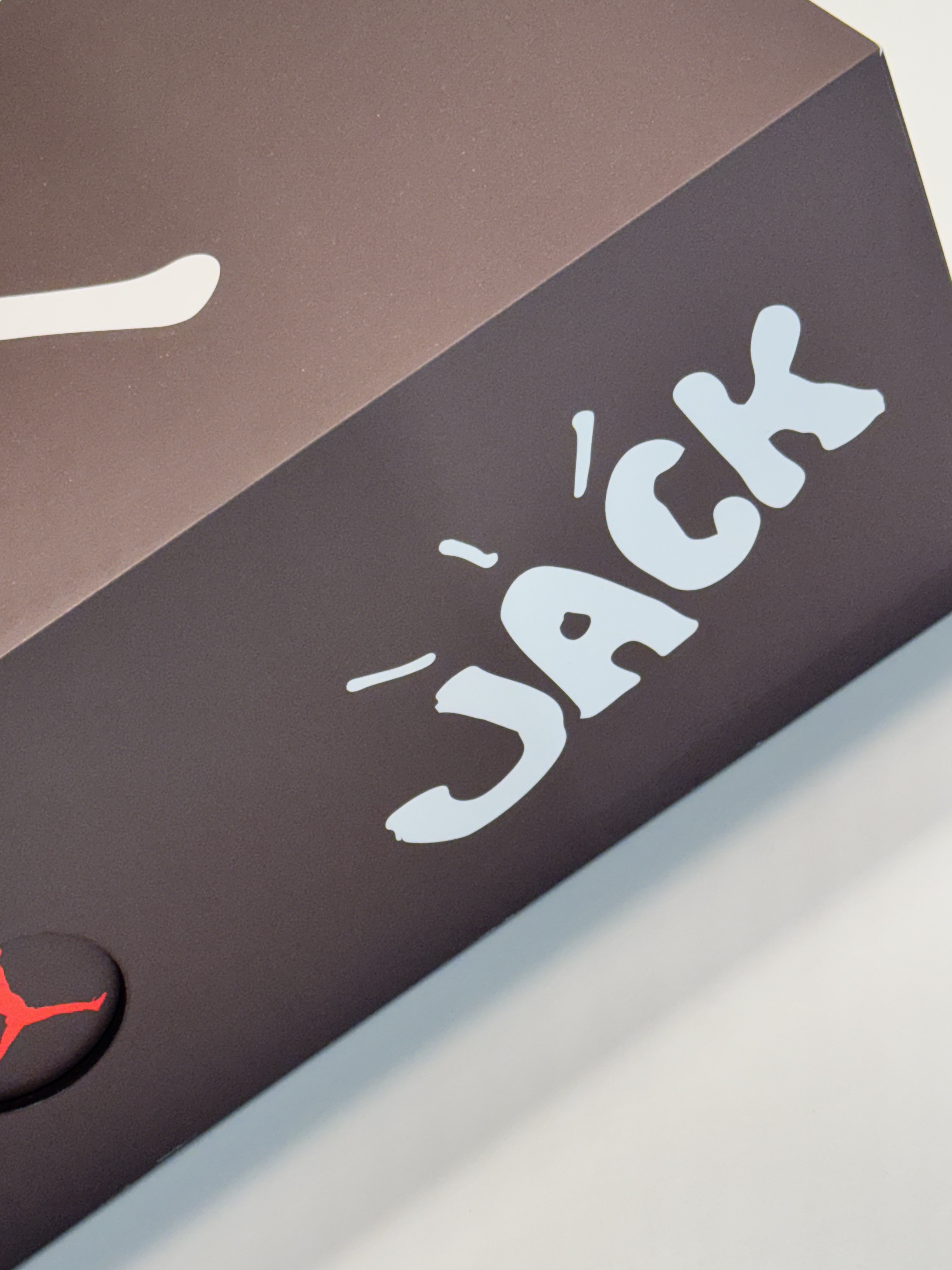 Jordan x Travis Scott Jumpman Jack TR Black and Dark Mocha 착용 스타일 - 2