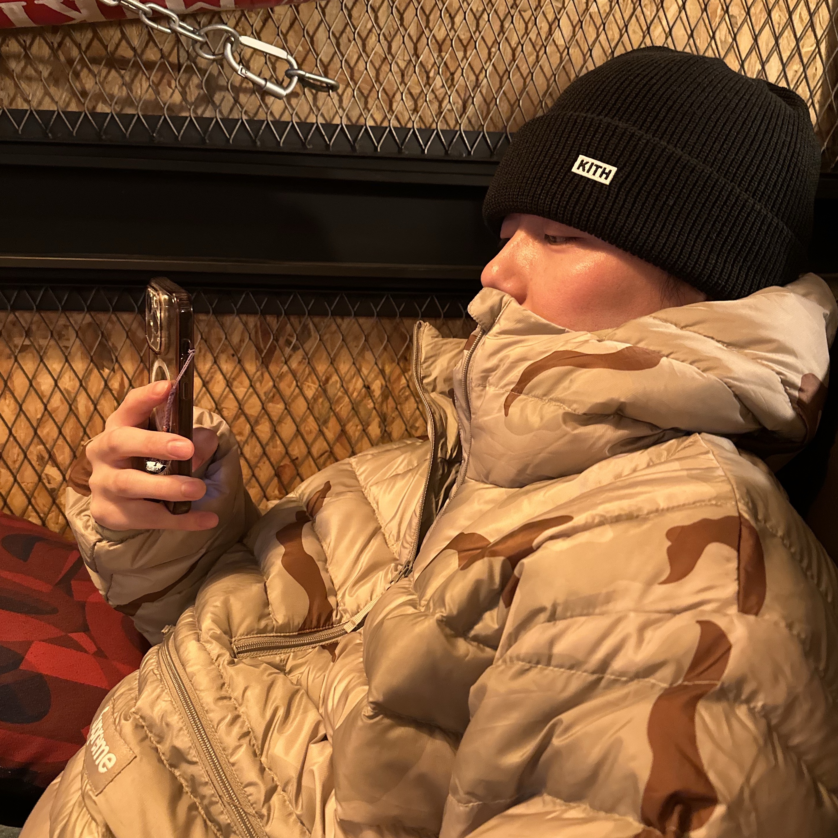 Supreme Micro Down Half Zip Hooded Pullover Desert Camo - 24FW, Kith Classic Beanie Extent 착용 스타일 - 1